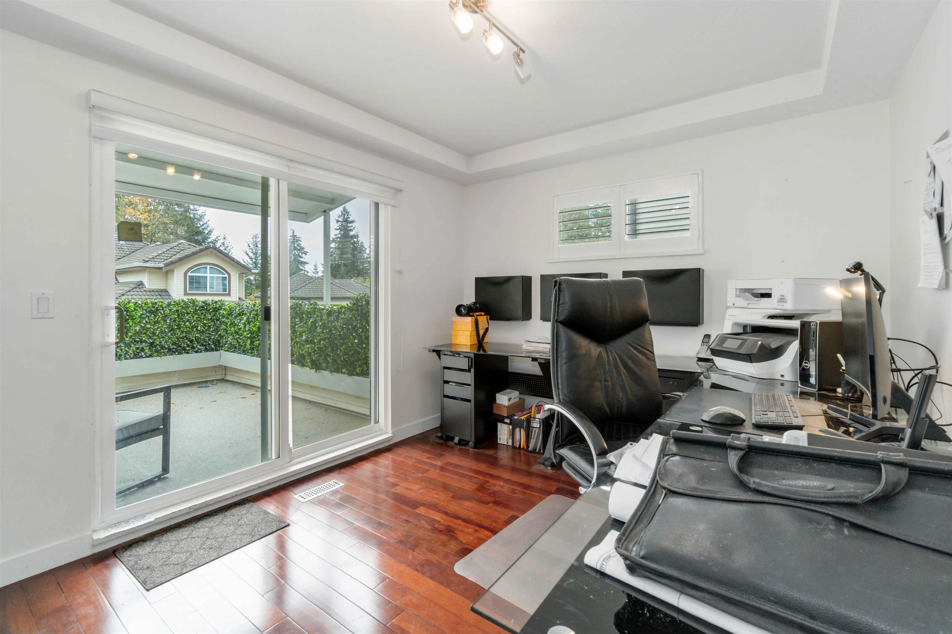 1633 Plateau Crescent