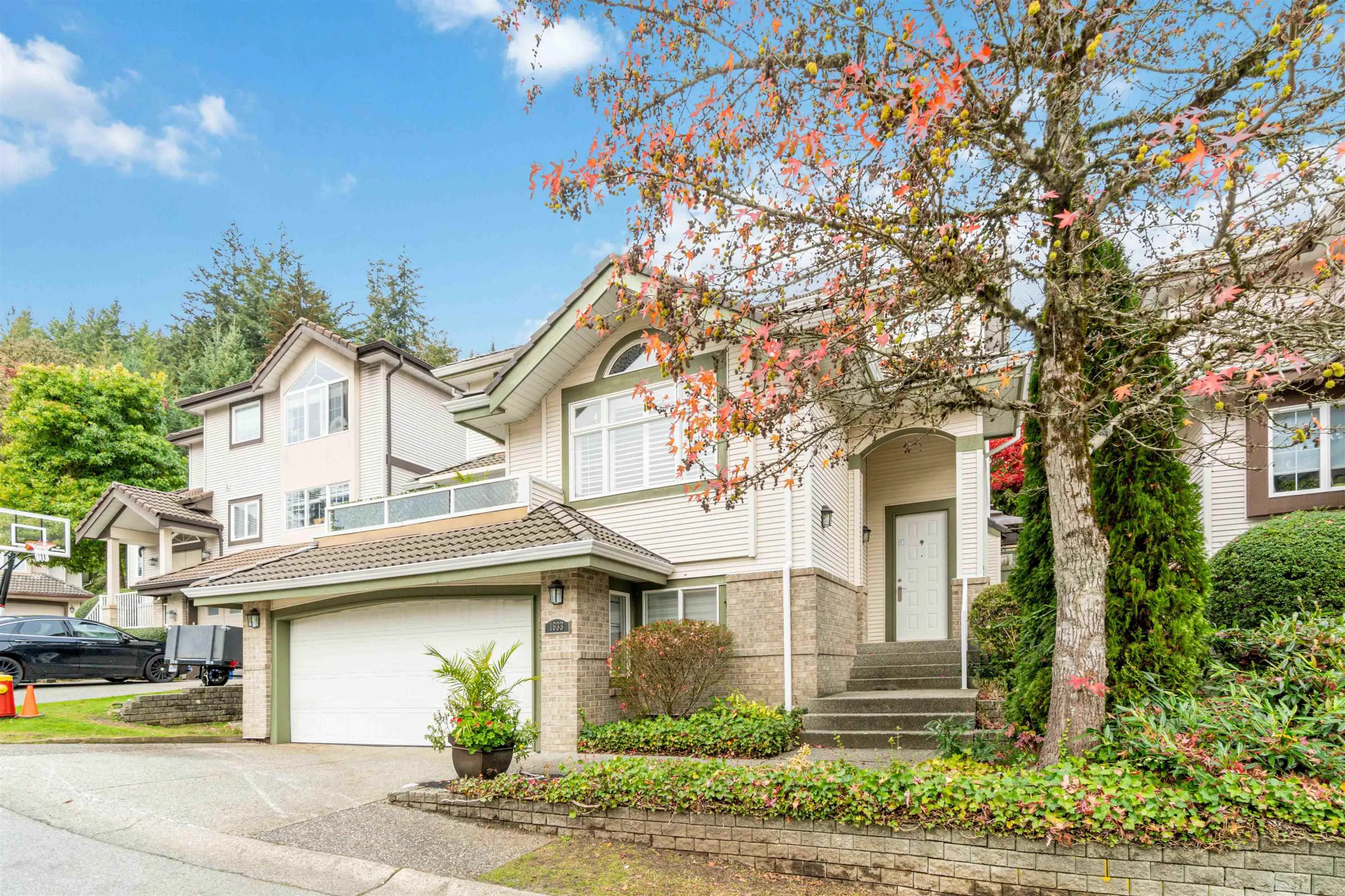 1633 Plateau Crescent
