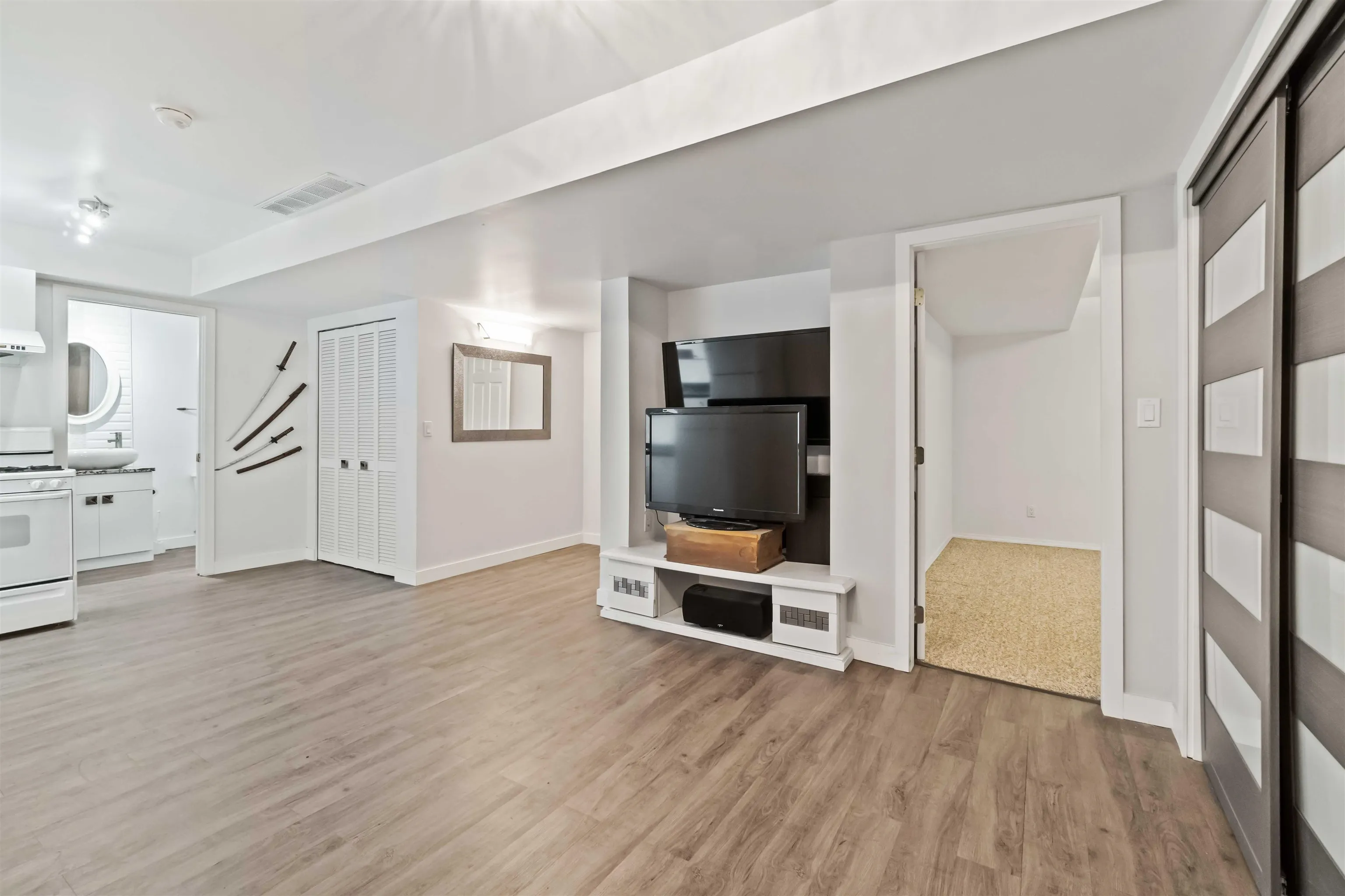 1633 Plateau Crescent