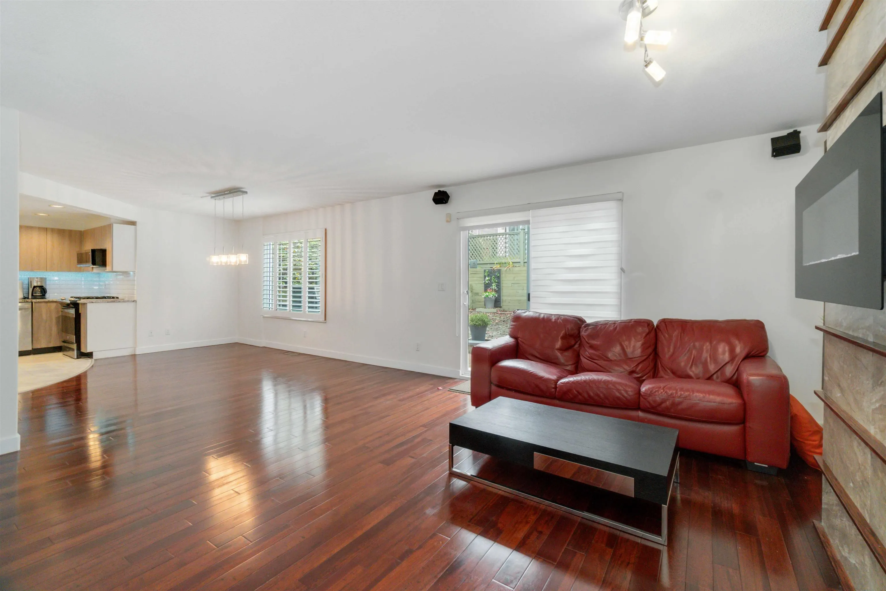 1633 Plateau Crescent