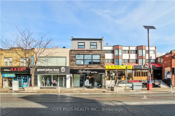 704 Bloor Street W