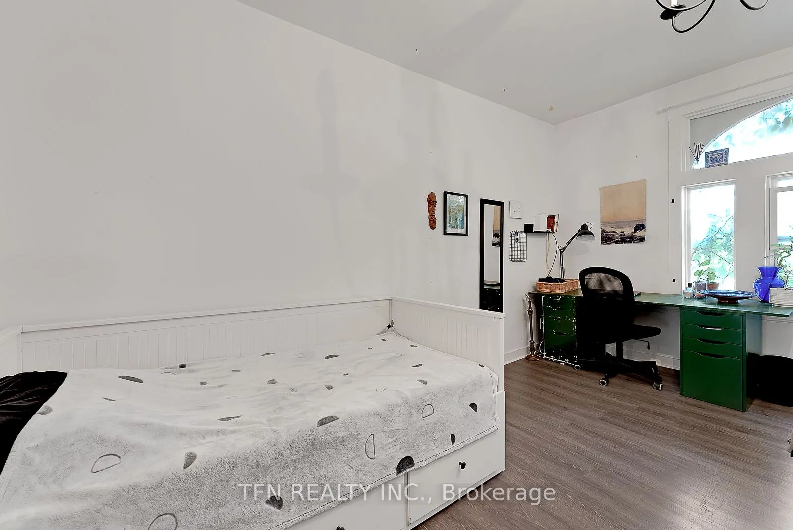 237 Gerrard Street E