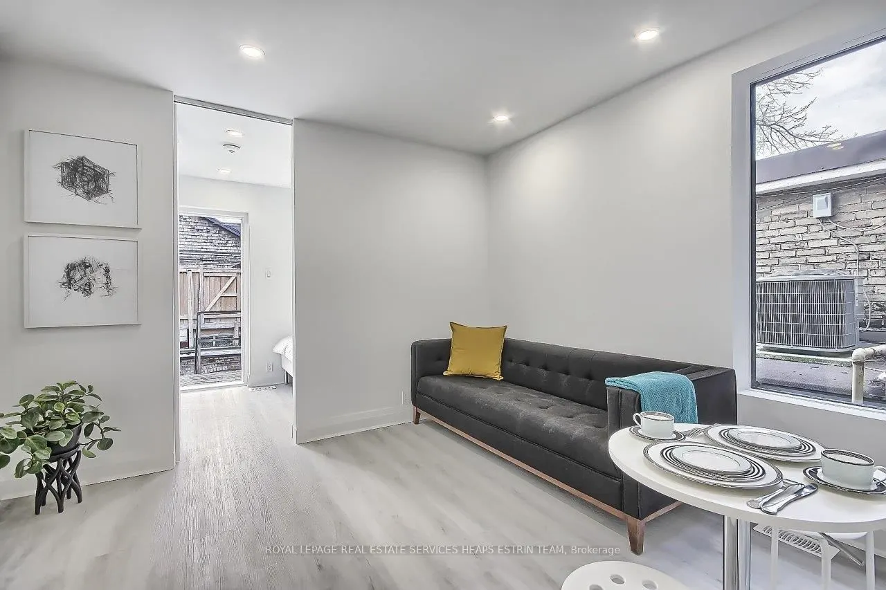 415 Dundas Street E, #Second Floor