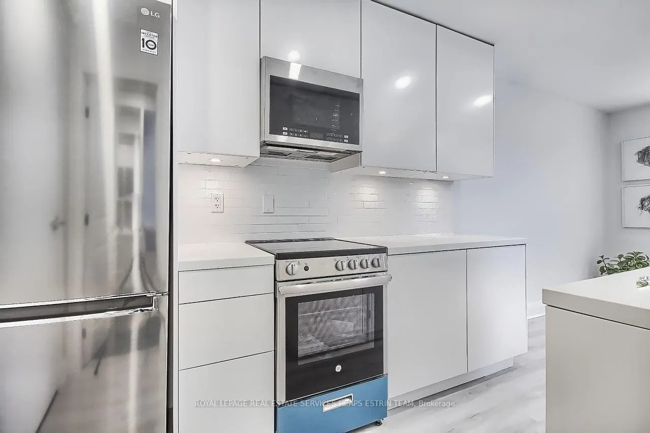 415 Dundas Street E, #Second Floor