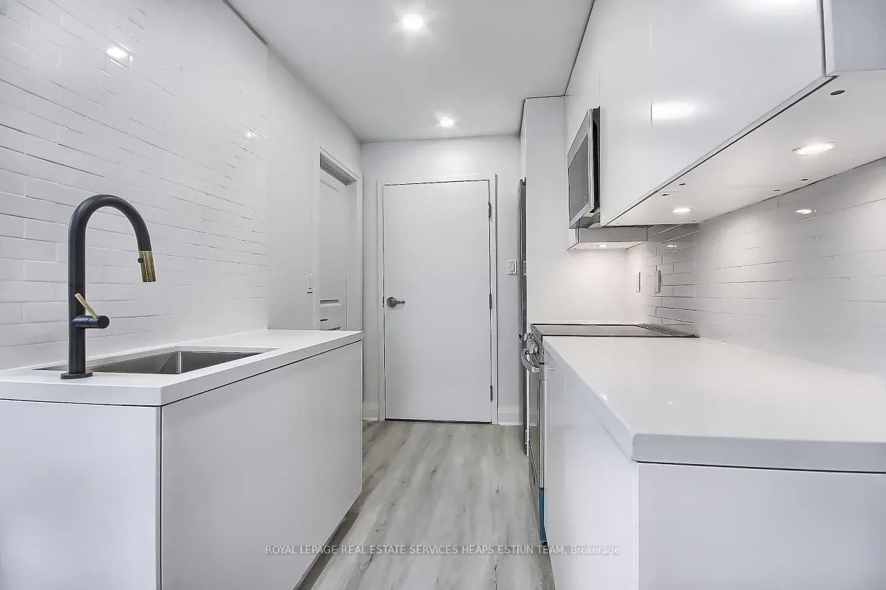 415 Dundas Street E, #Second Floor