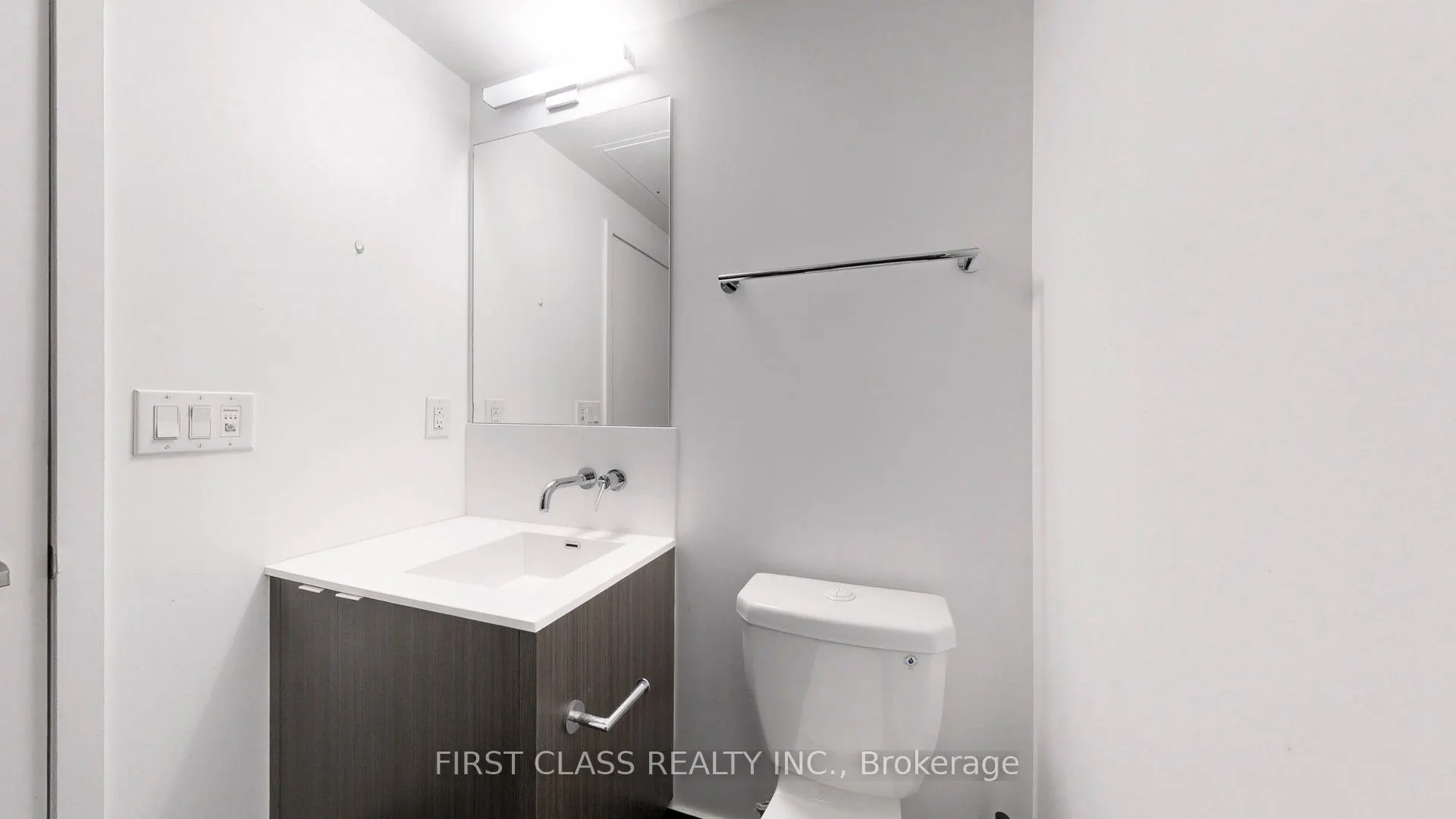 100 Harbour Street, #1210