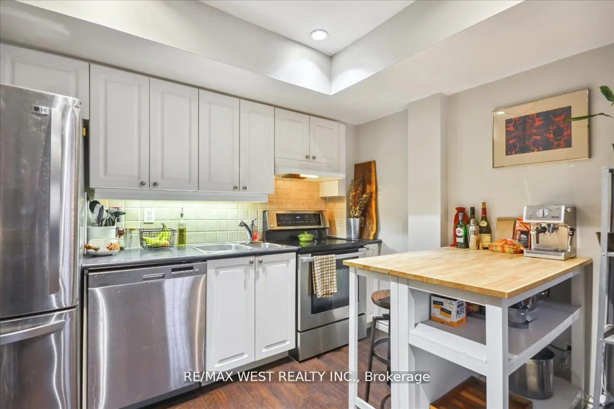 11 Niagara Street, #31