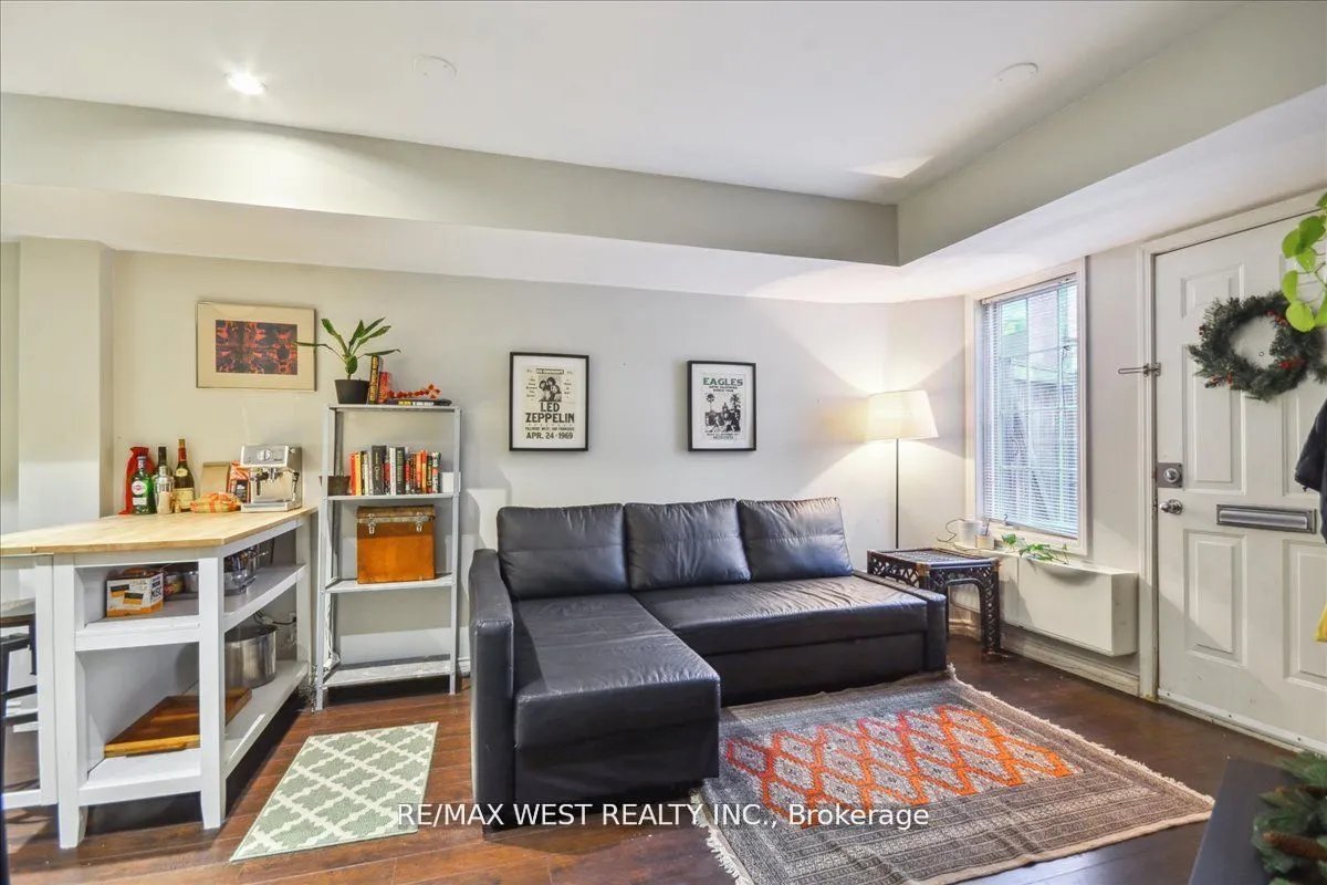 11 Niagara Street, #31