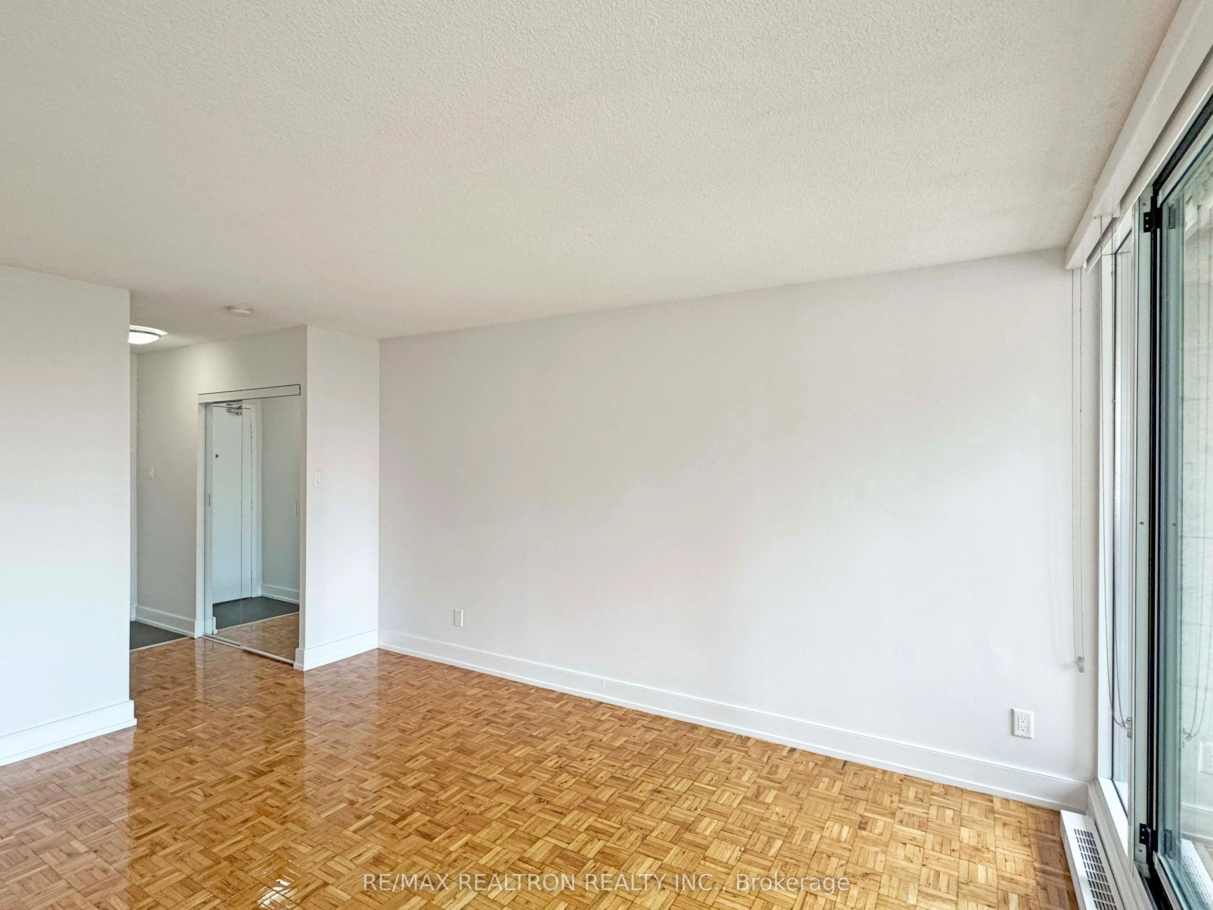 33 Isabella Street, #716