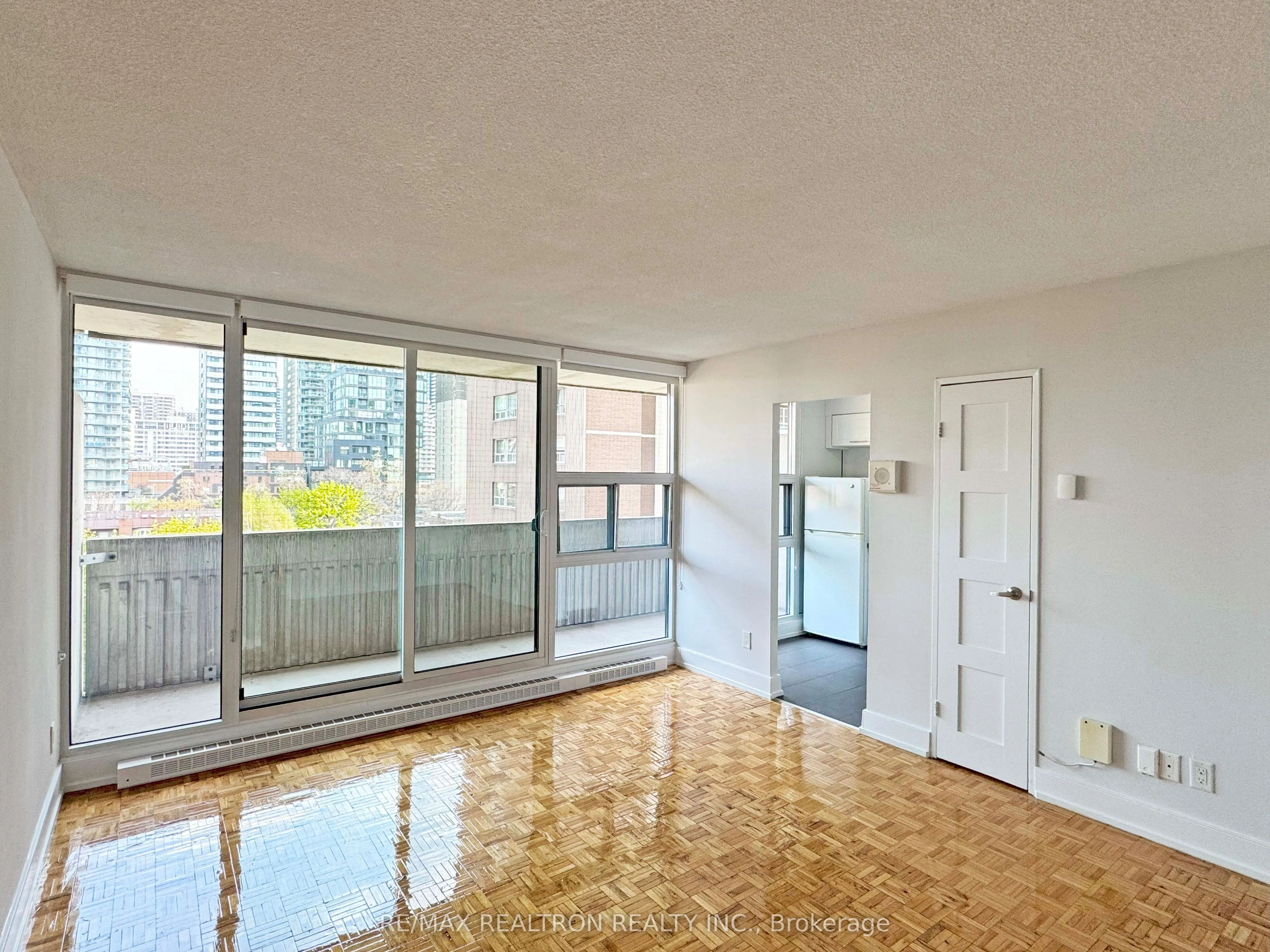 33 Isabella Street, #716