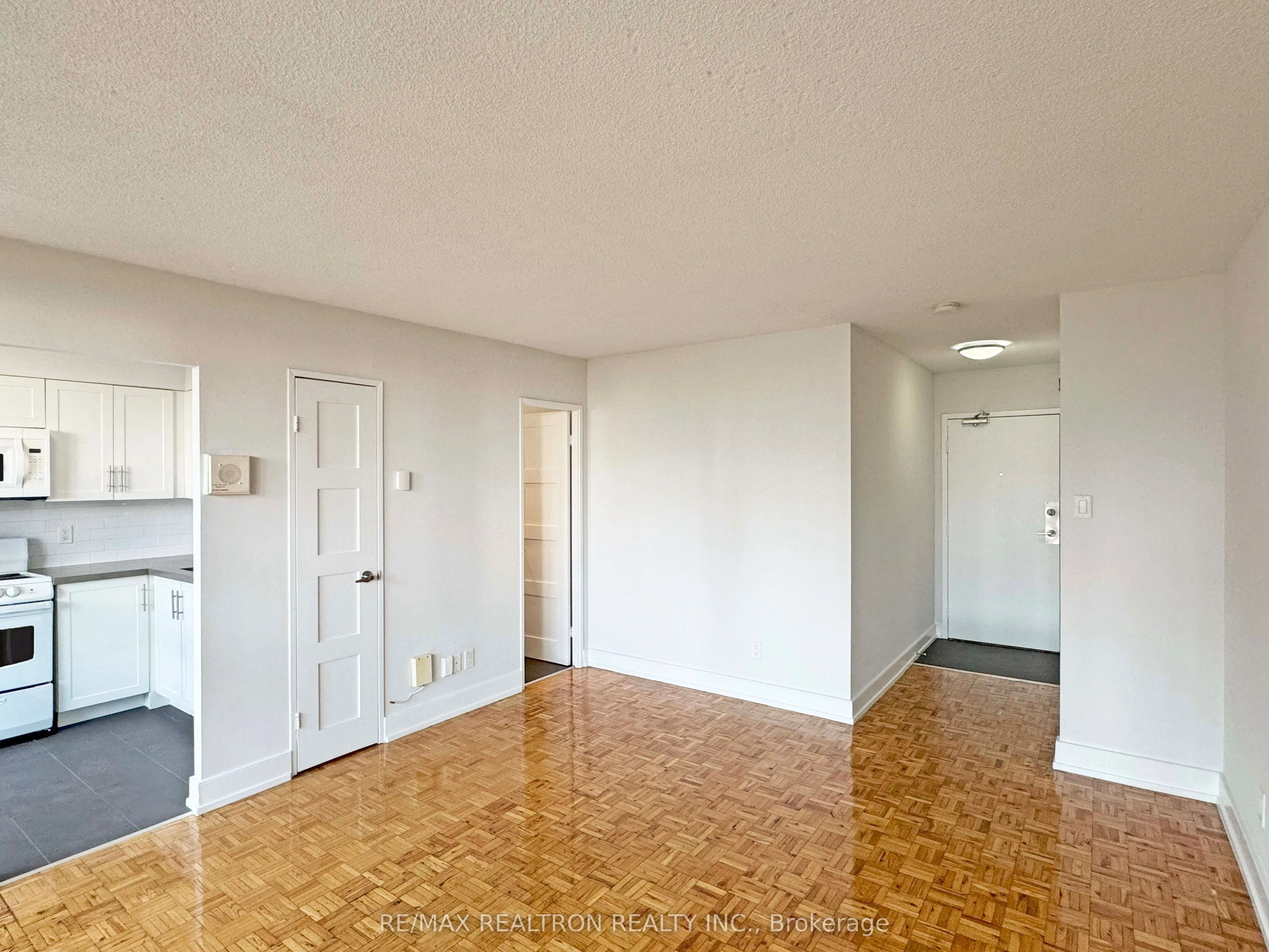 33 Isabella Street, #716