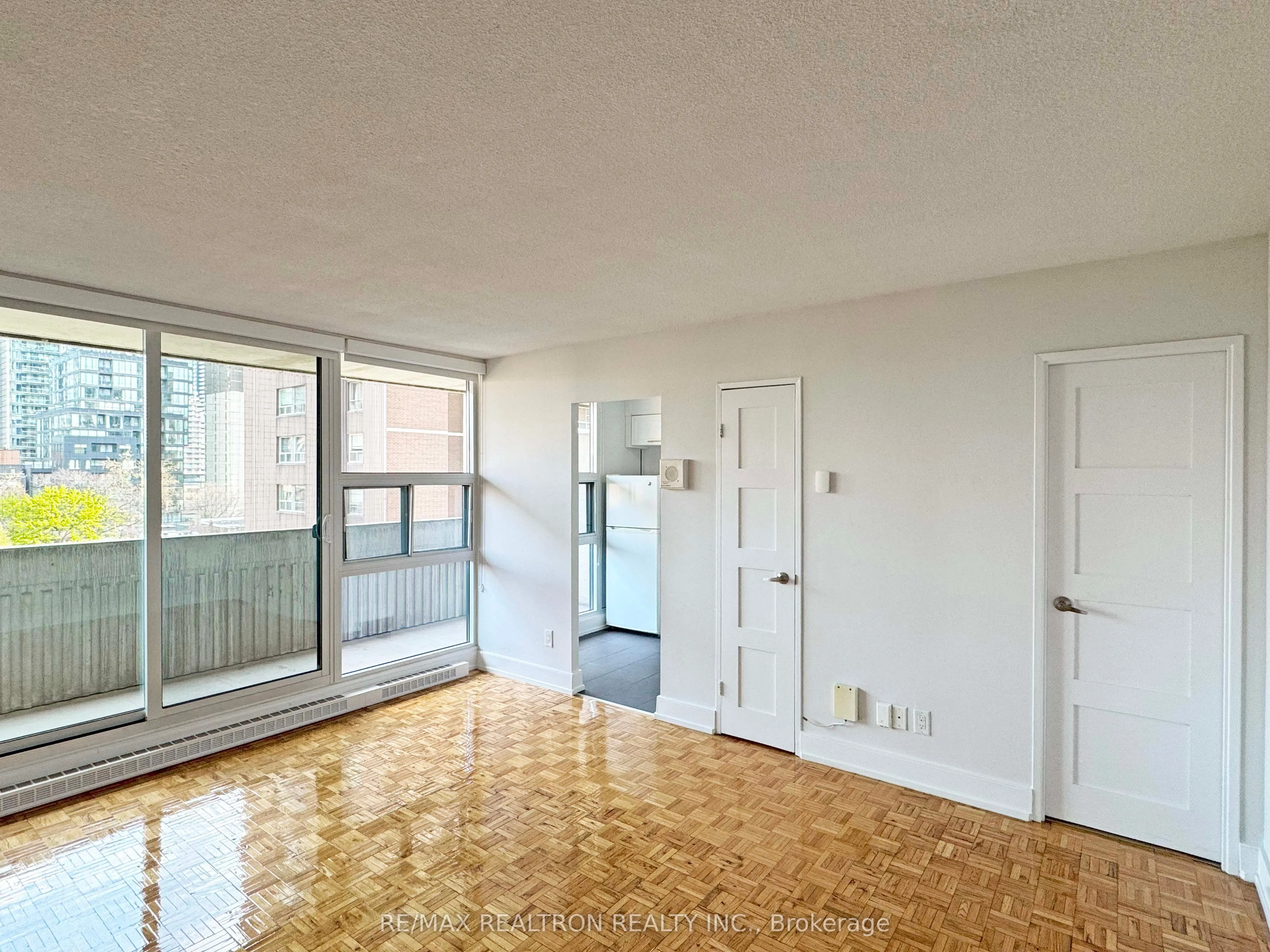 33 Isabella Street, #716