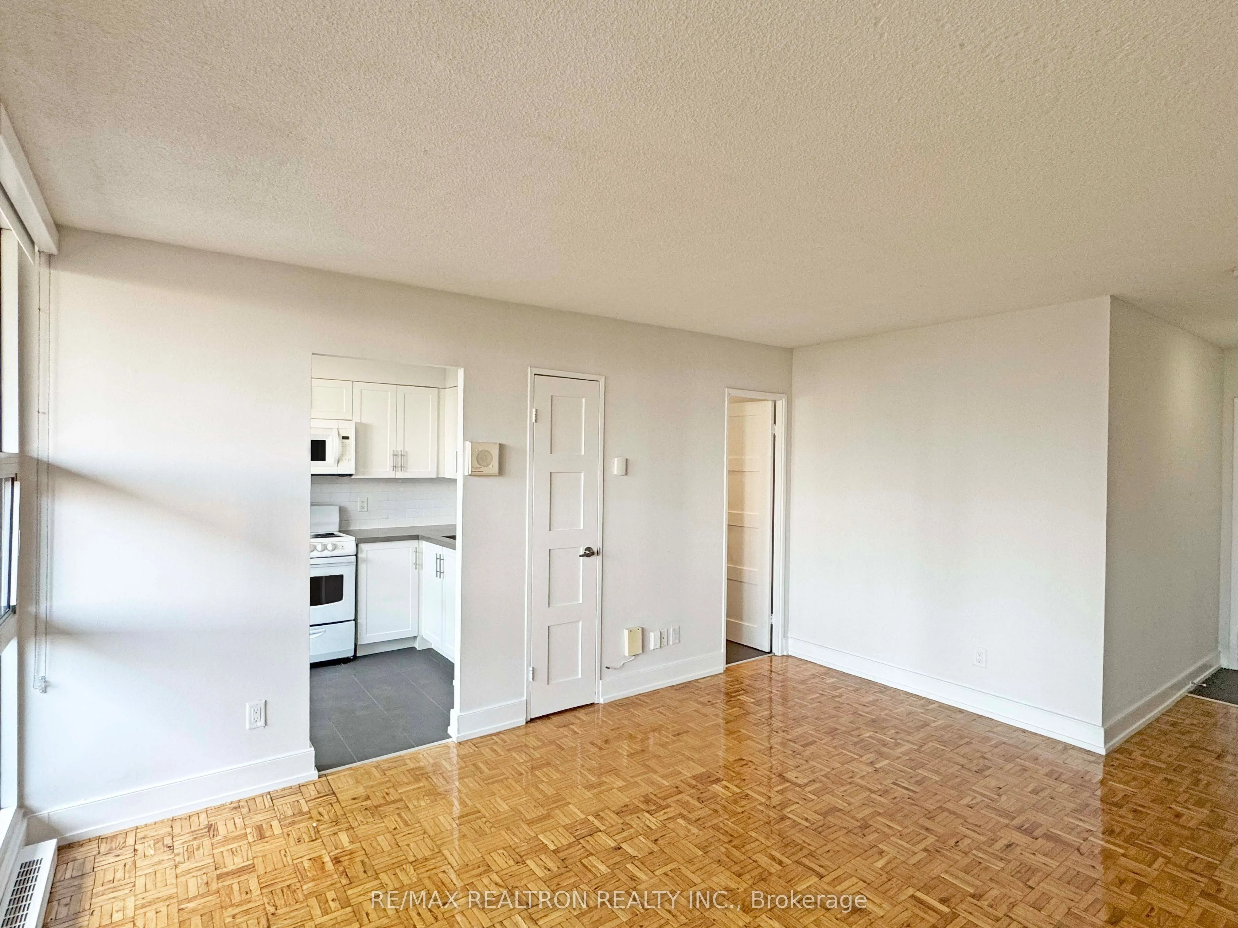 33 Isabella Street, #716