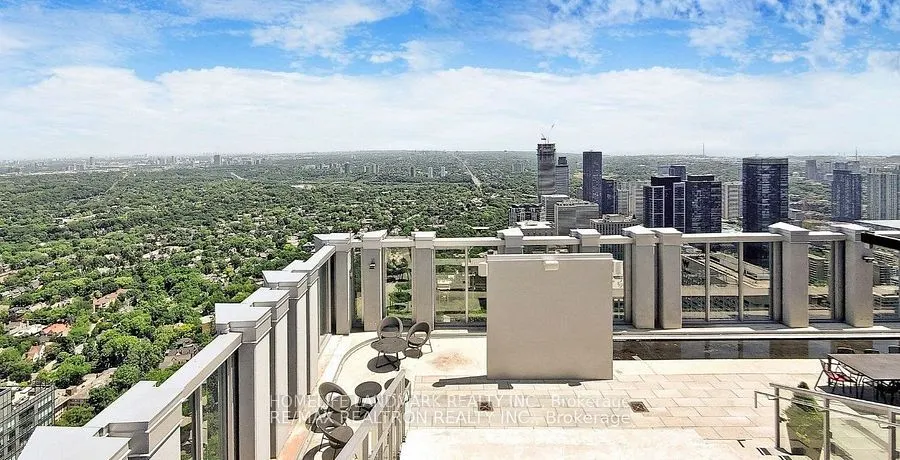 1 Yorkville Avenue, #2405