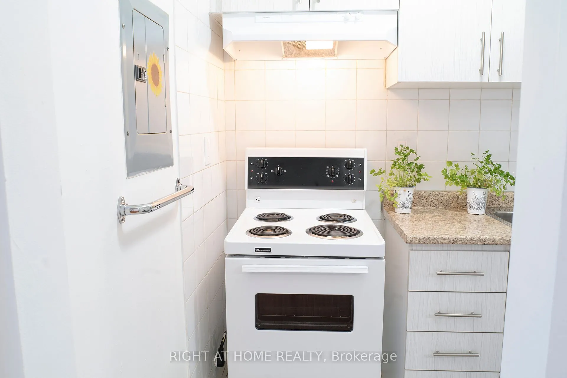 1758 Victoria Park Avenue, #unit 2