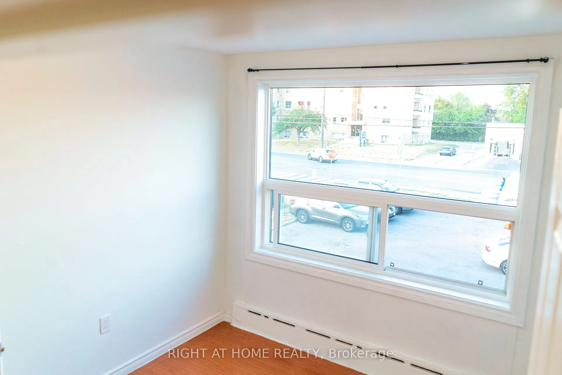 1758 Victoria Park Avenue, #unit 2