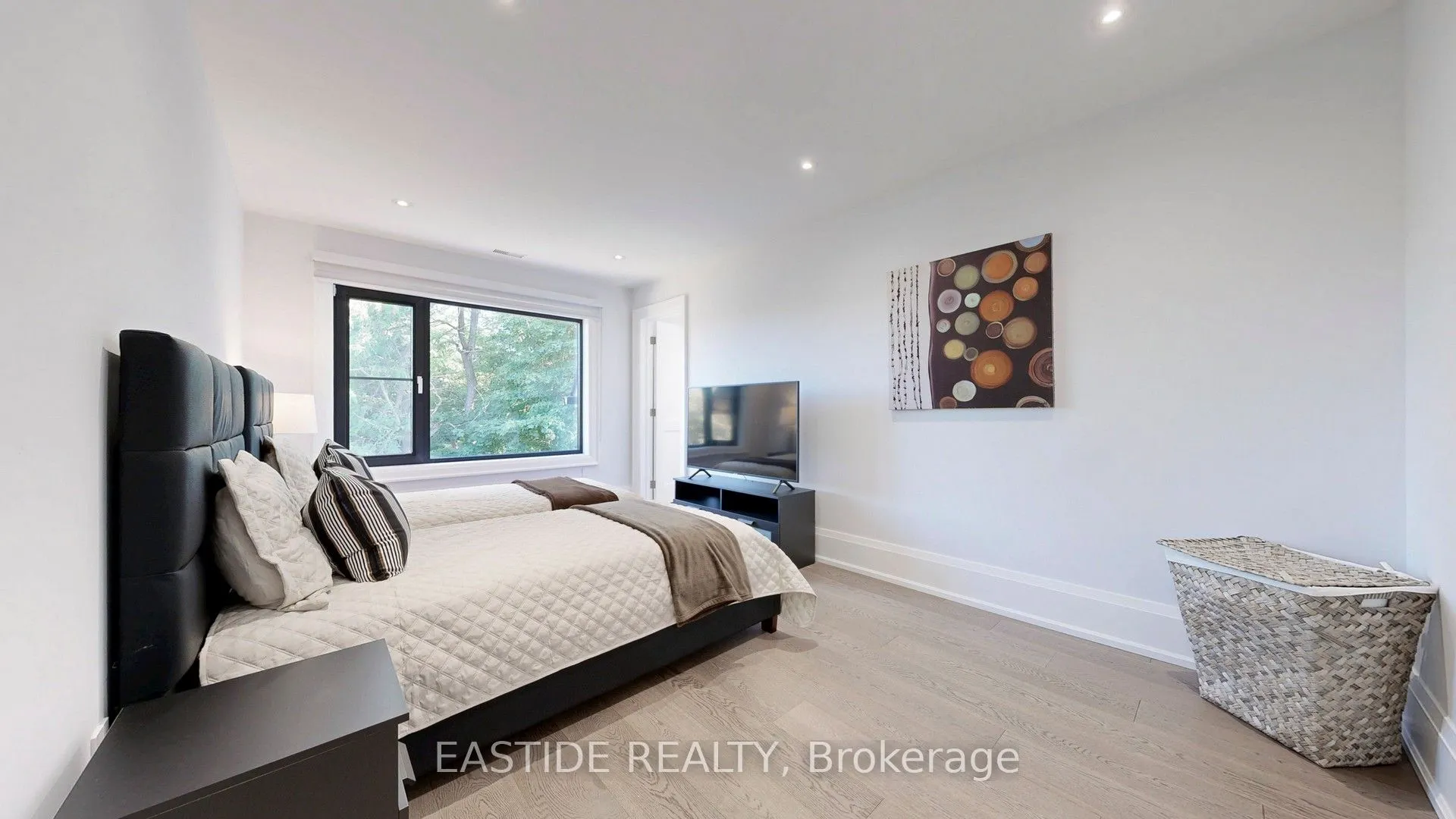 1 Ennismore Place