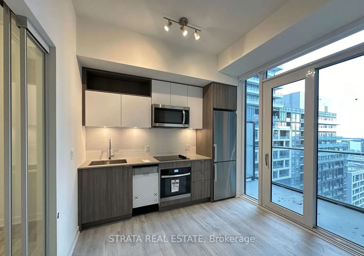 135 Lower Sherbourne St, #1733W