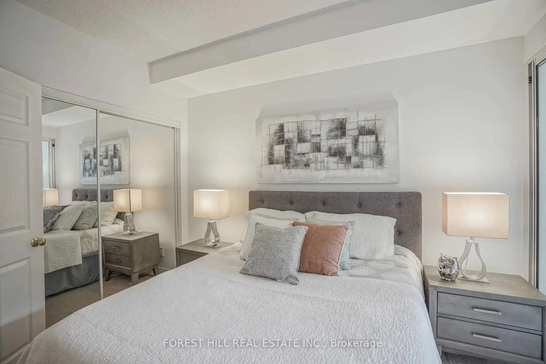 55 Bloor Street E, #605