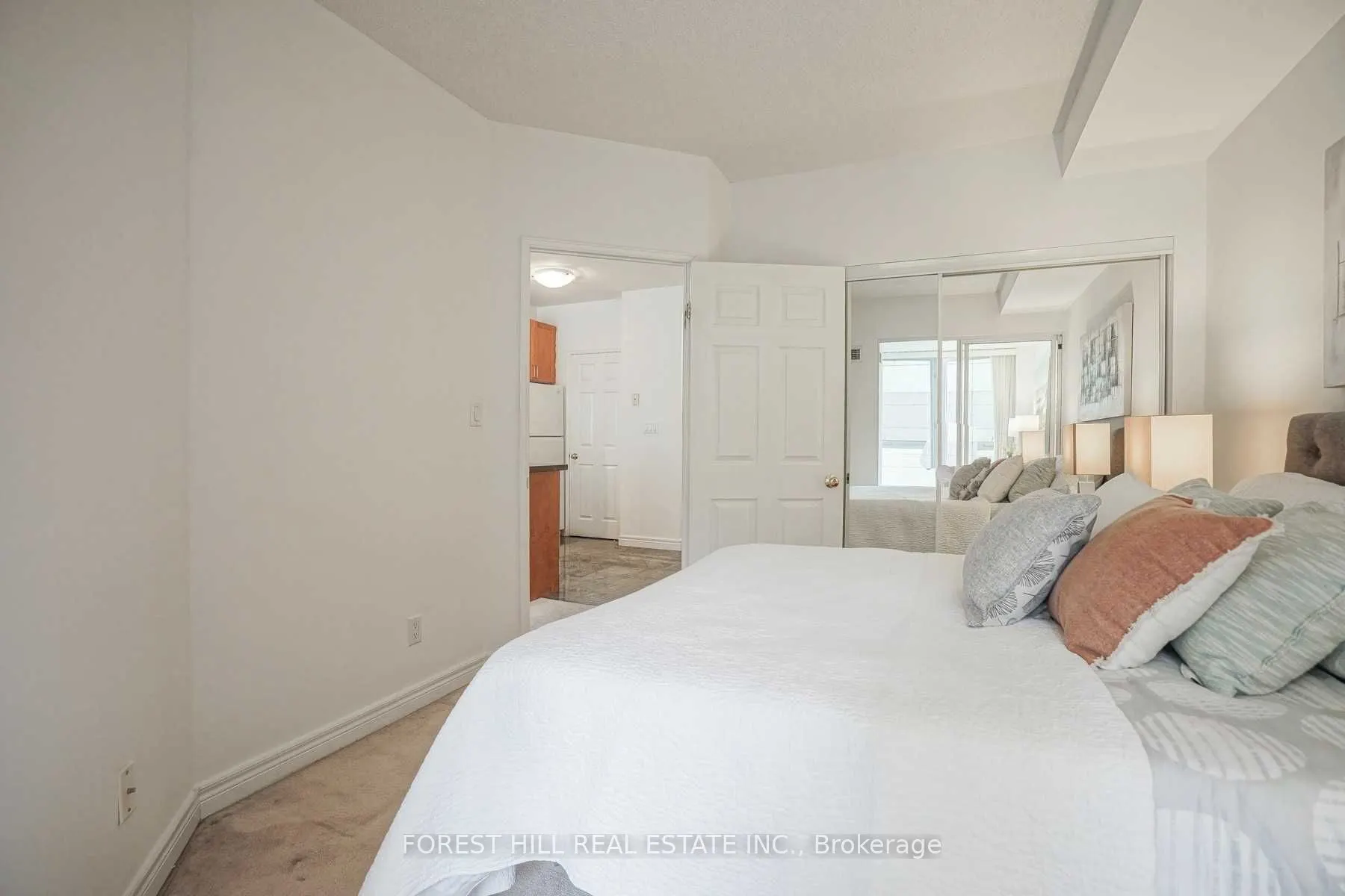 55 Bloor Street E, #605