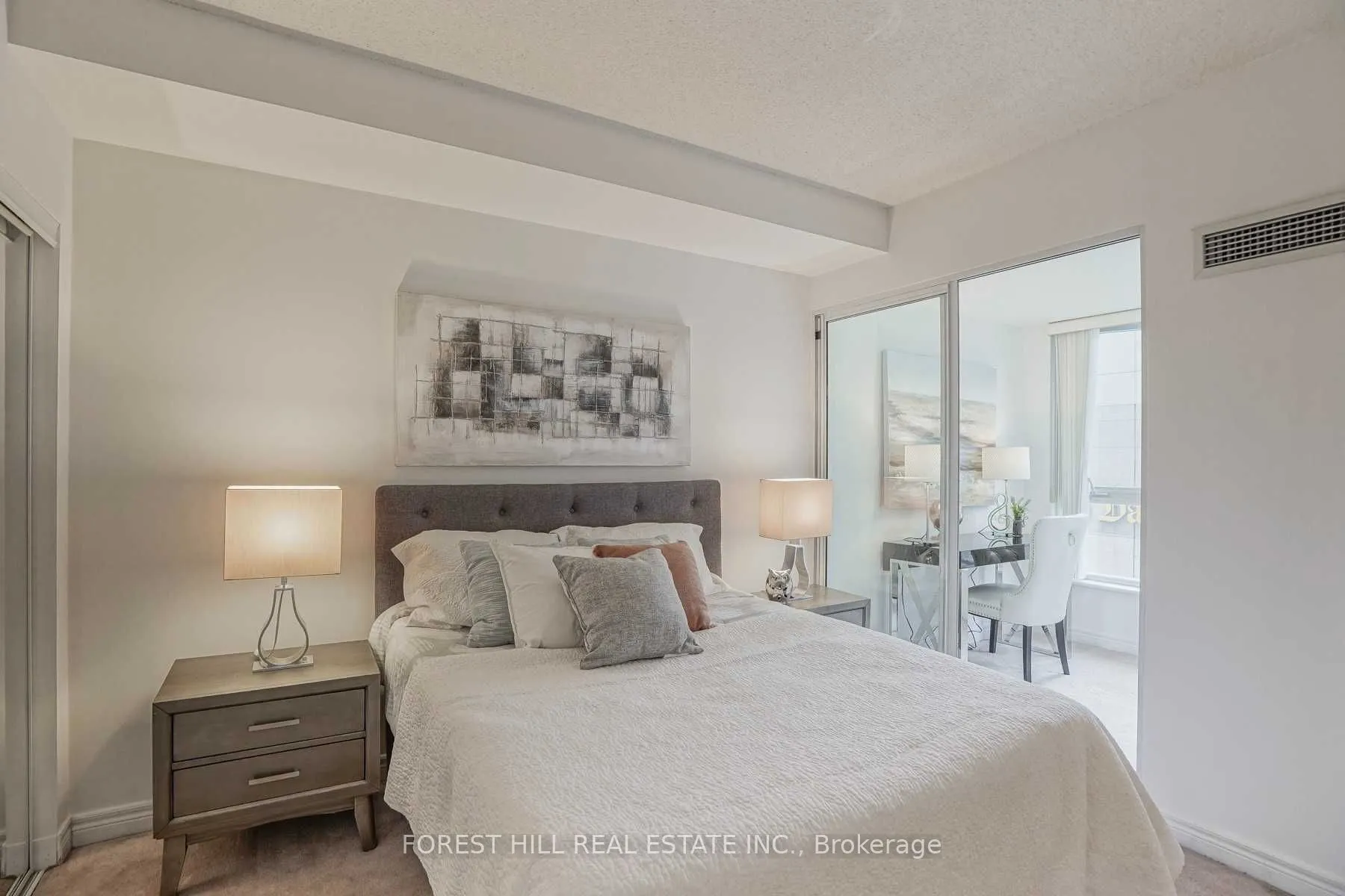 55 Bloor Street E, #605