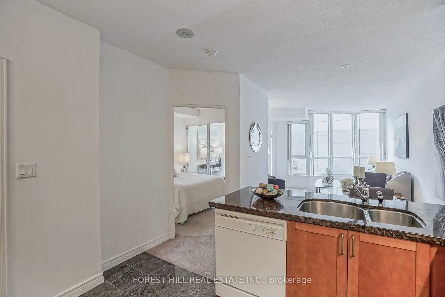 55 Bloor Street E, #605