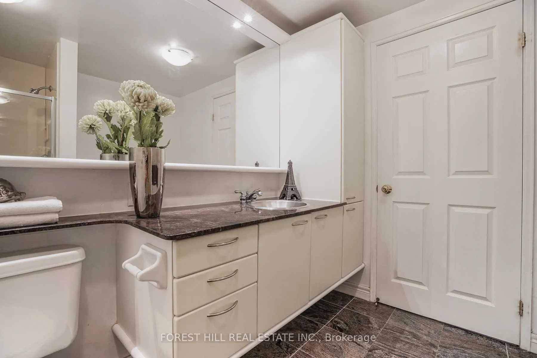 55 Bloor Street E, #605