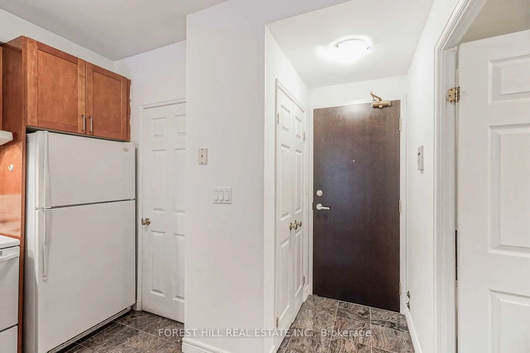 55 Bloor Street E, #605