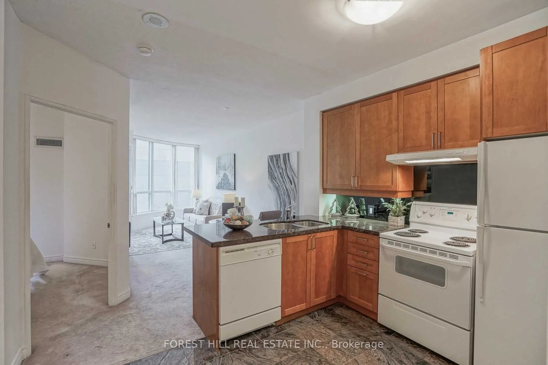 55 Bloor Street E, #605