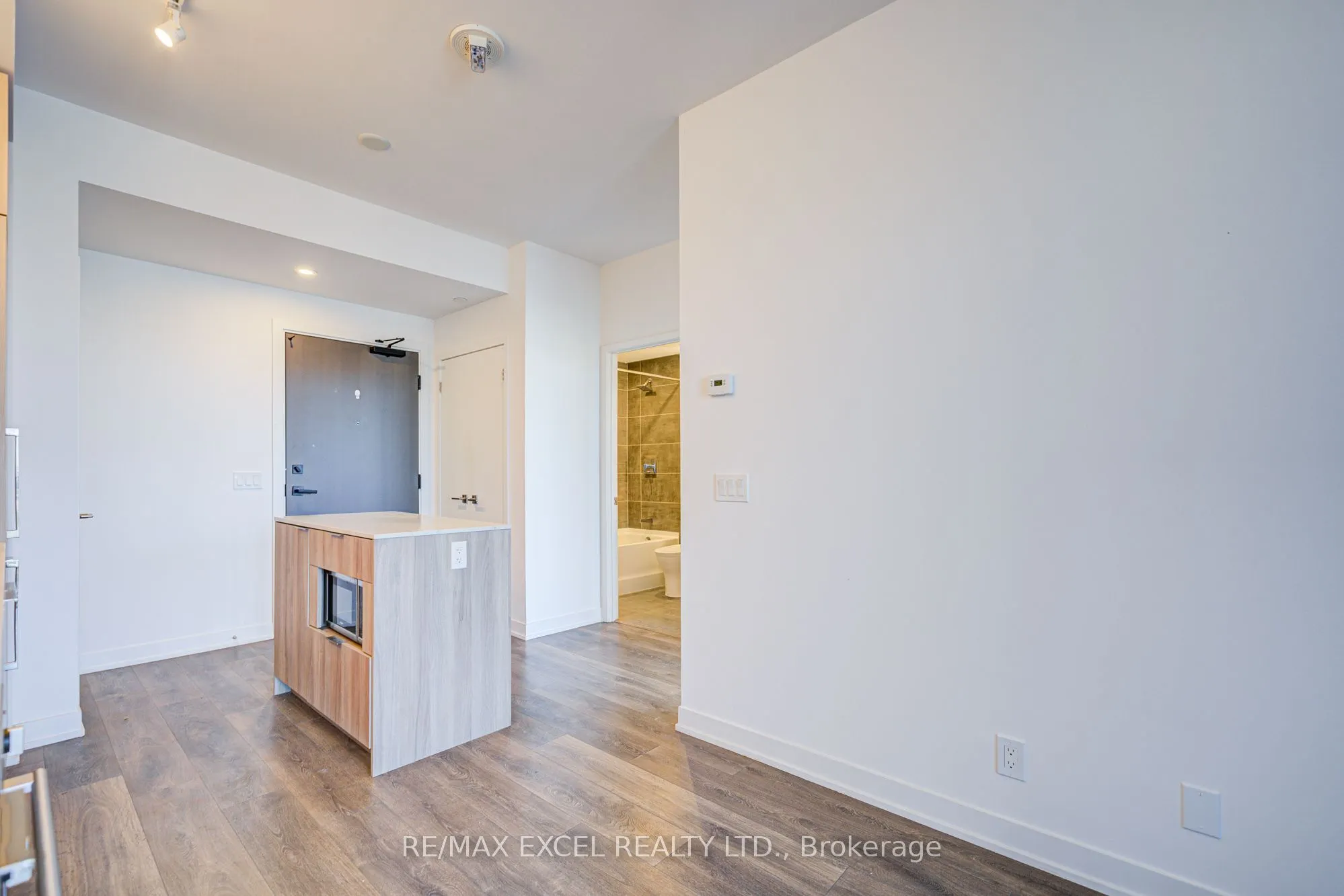 15 Holmes Avenue, #2807