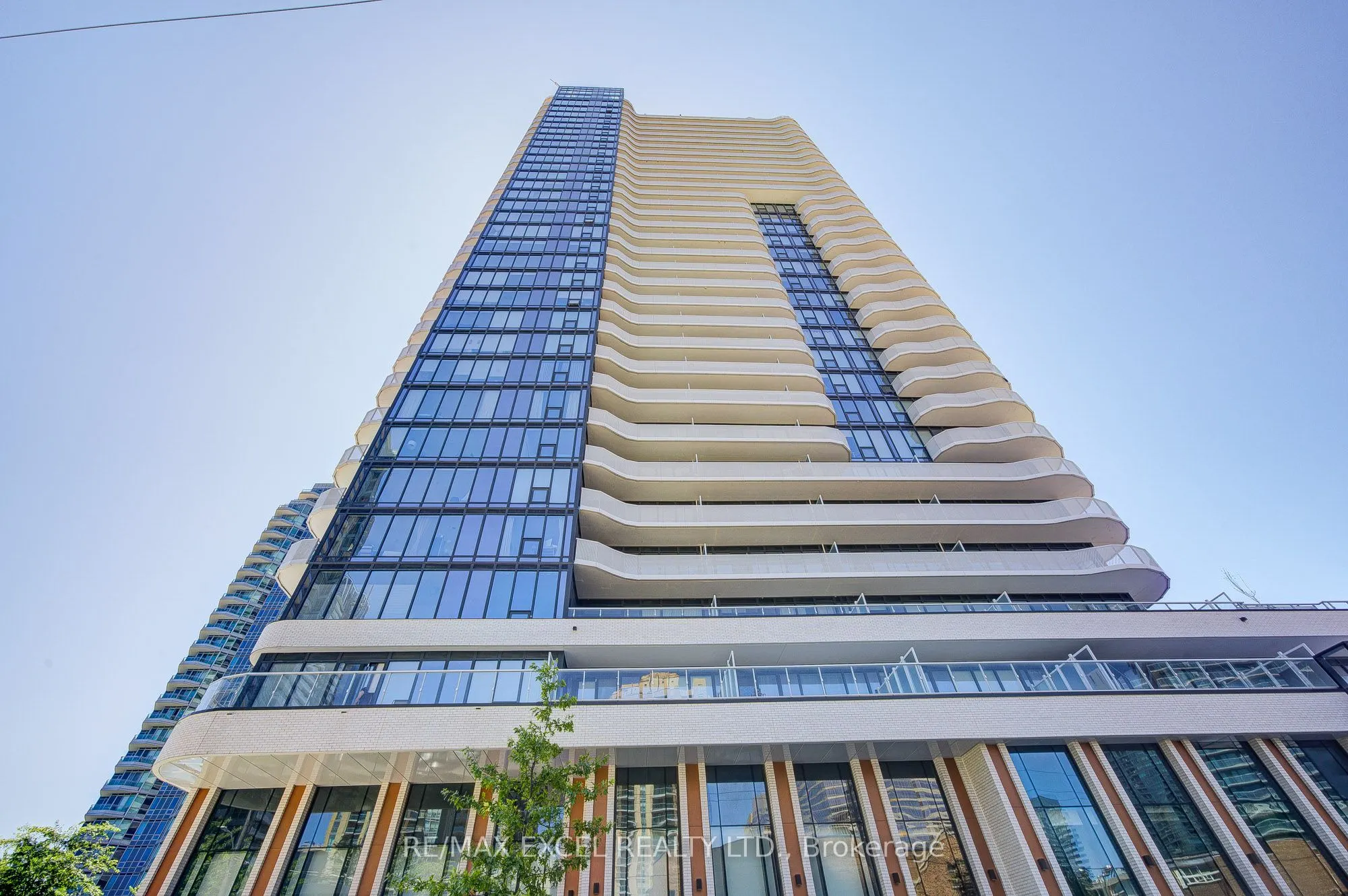 15 Holmes Avenue, #2807
