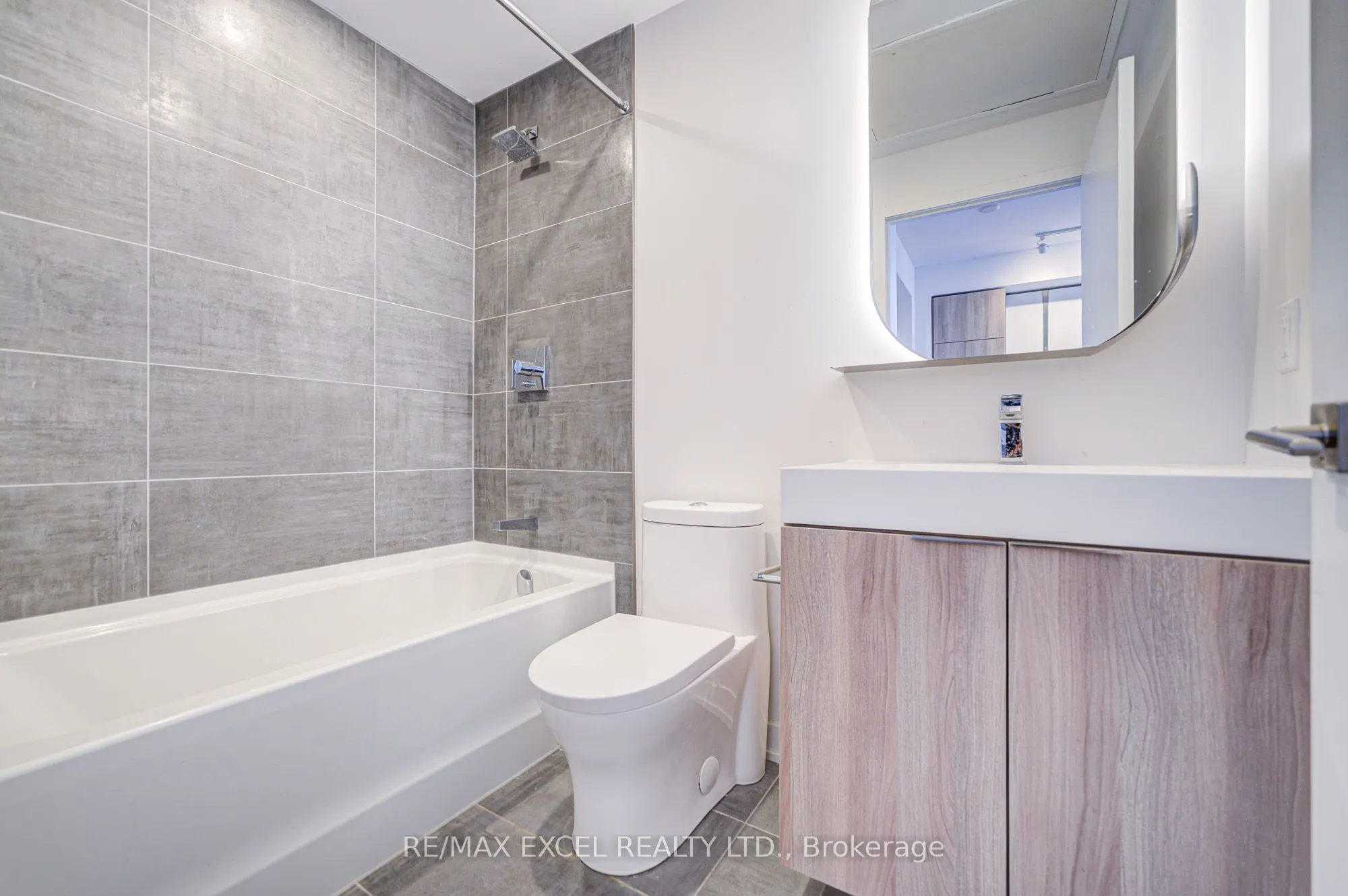 15 Holmes Avenue, #2807