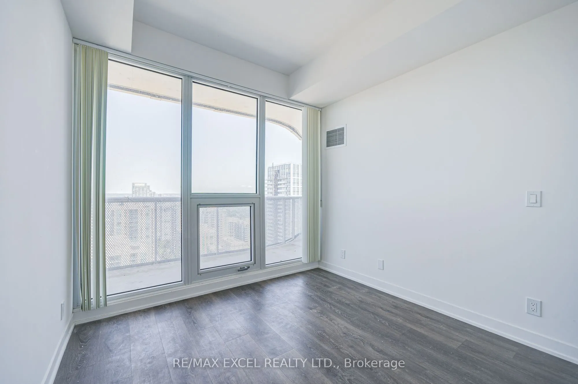 15 Holmes Avenue, #2807