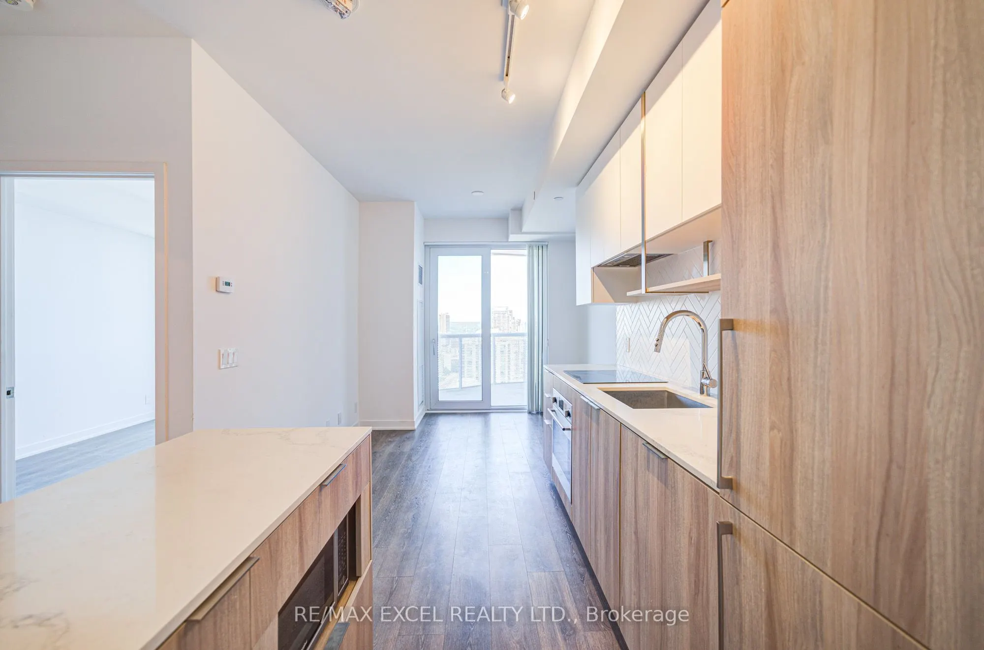 15 Holmes Avenue, #2807