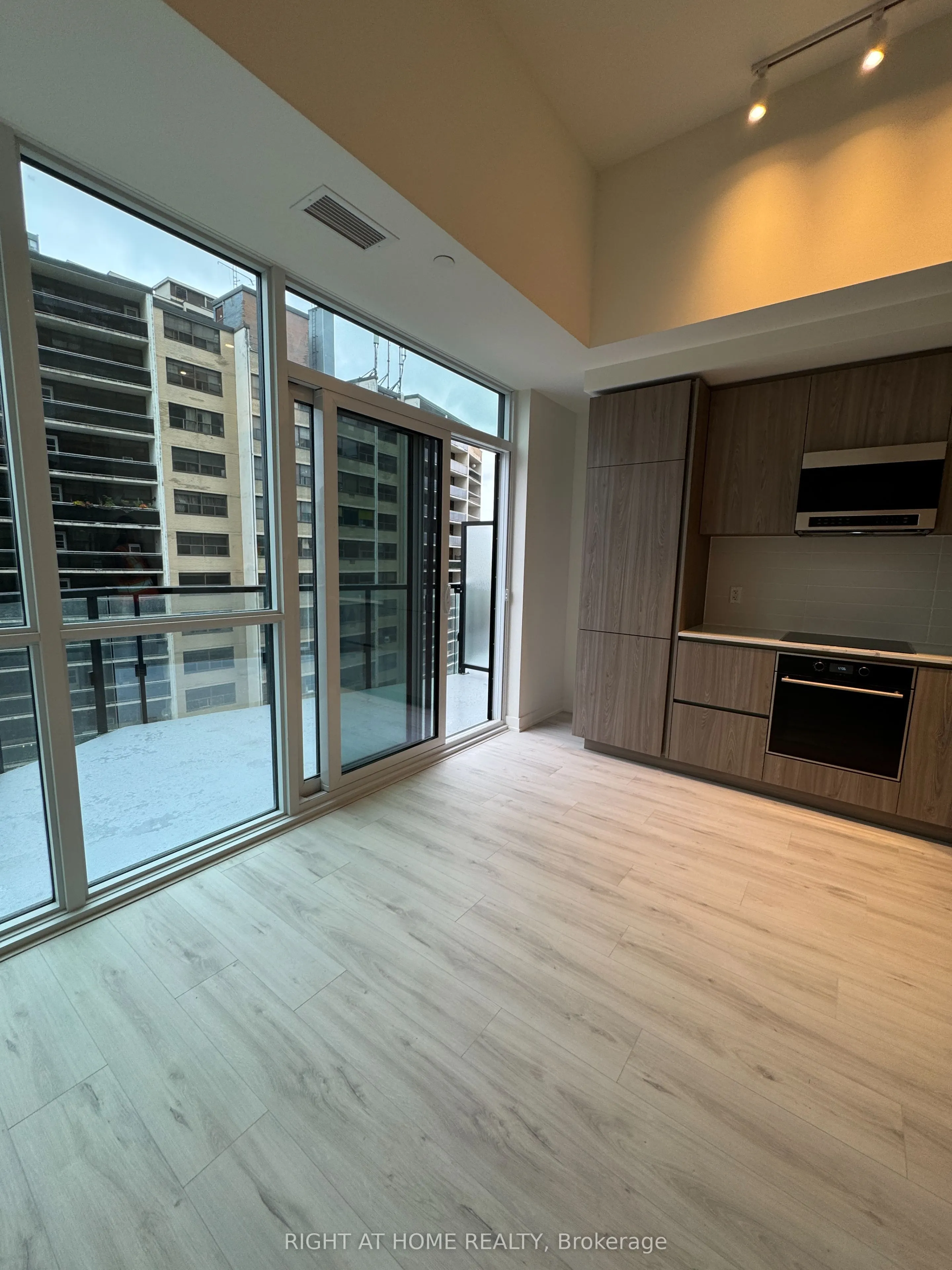 110 Broadway Avenue, #616N