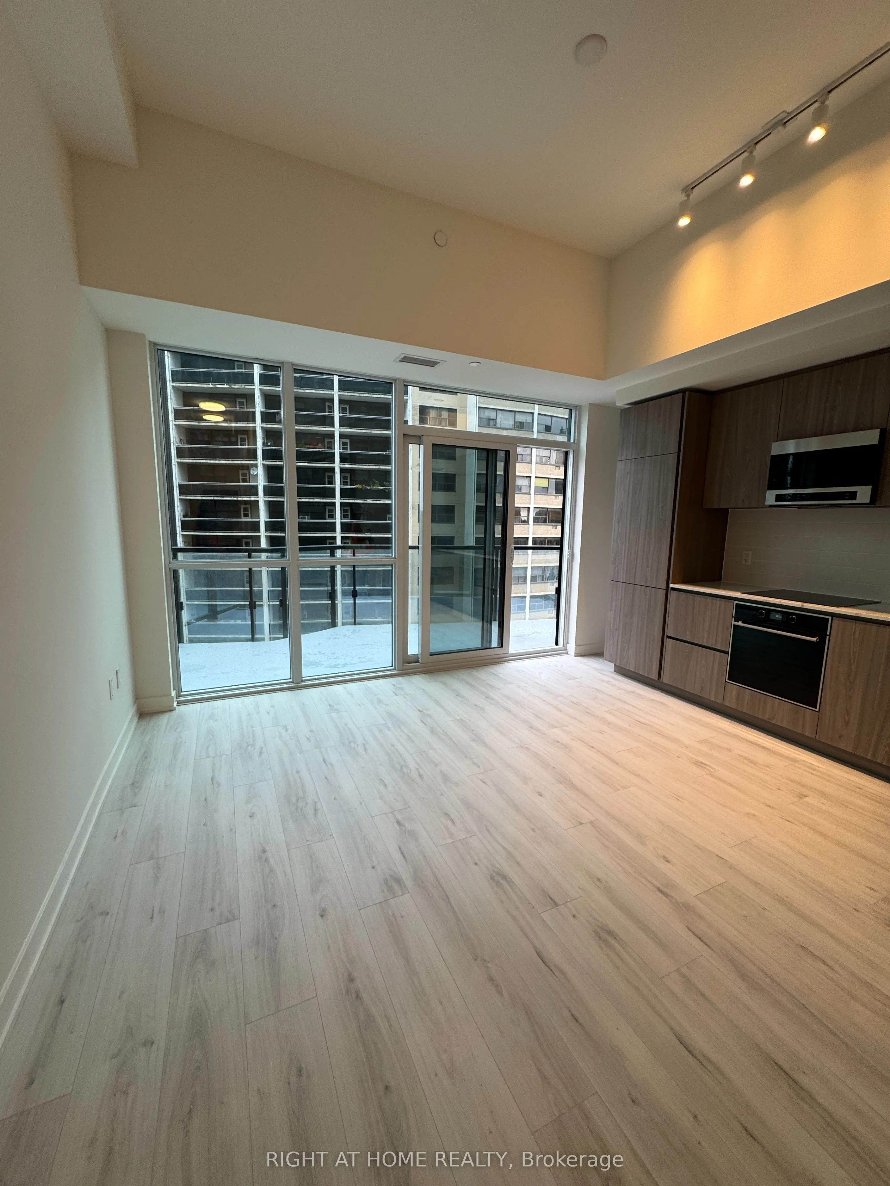 110 Broadway Avenue, #616N