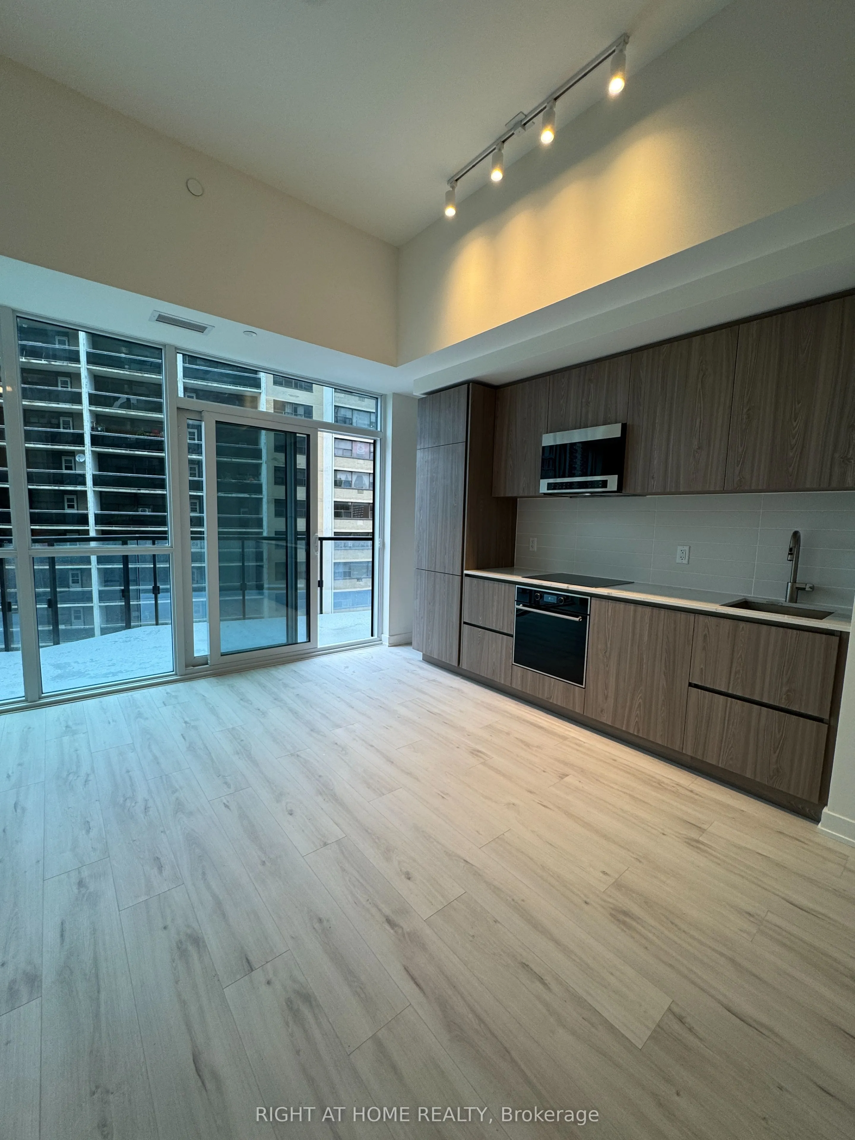 110 Broadway Avenue, #616N
