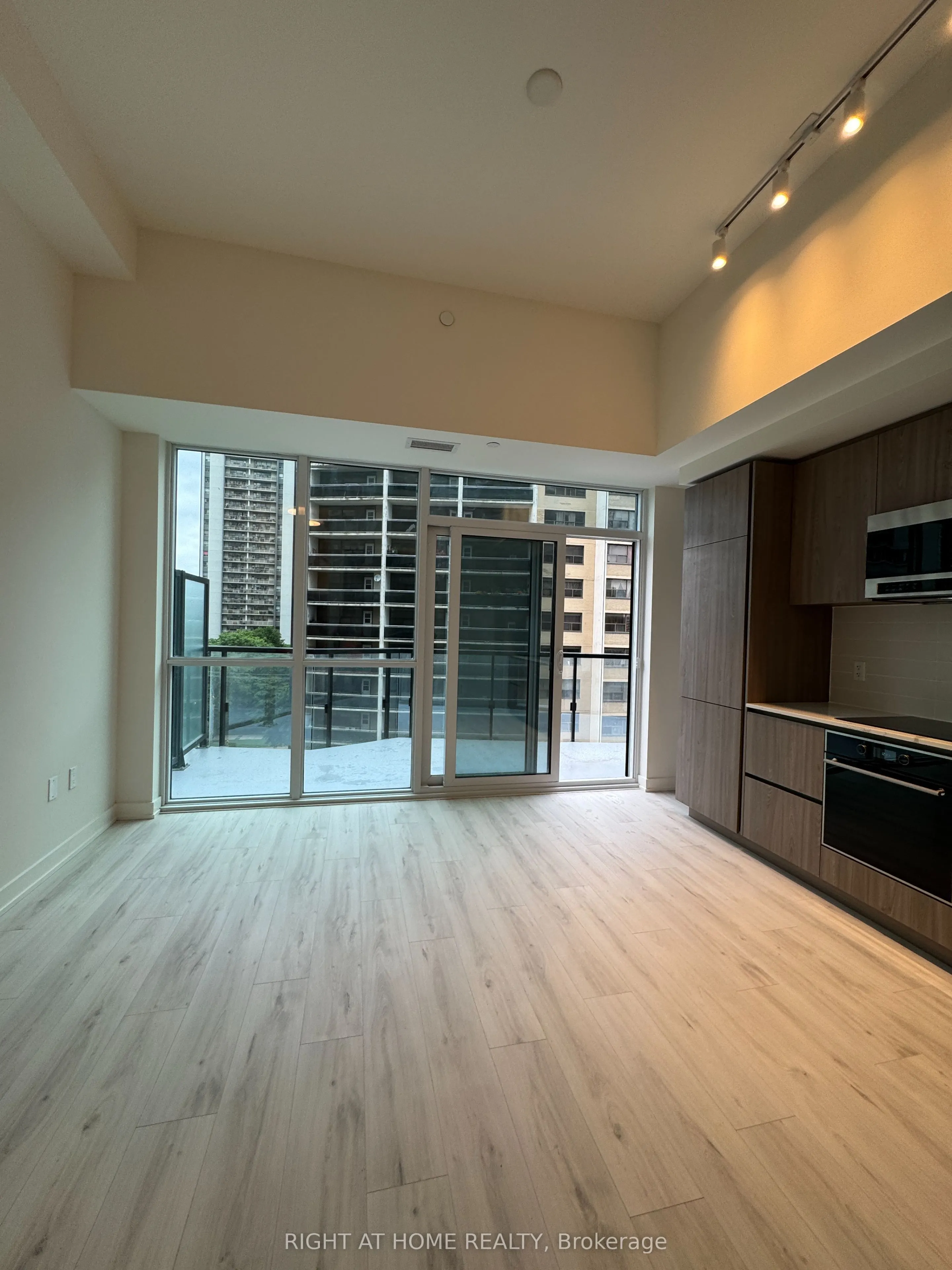 110 Broadway Avenue, #616N