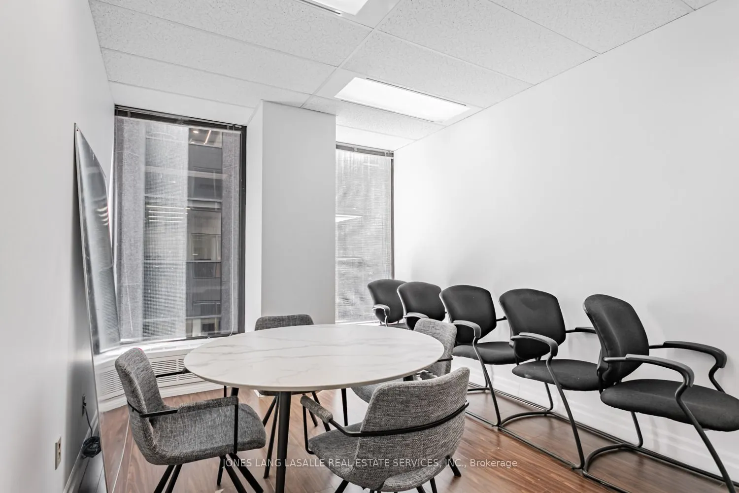 10 King Street E, #1401