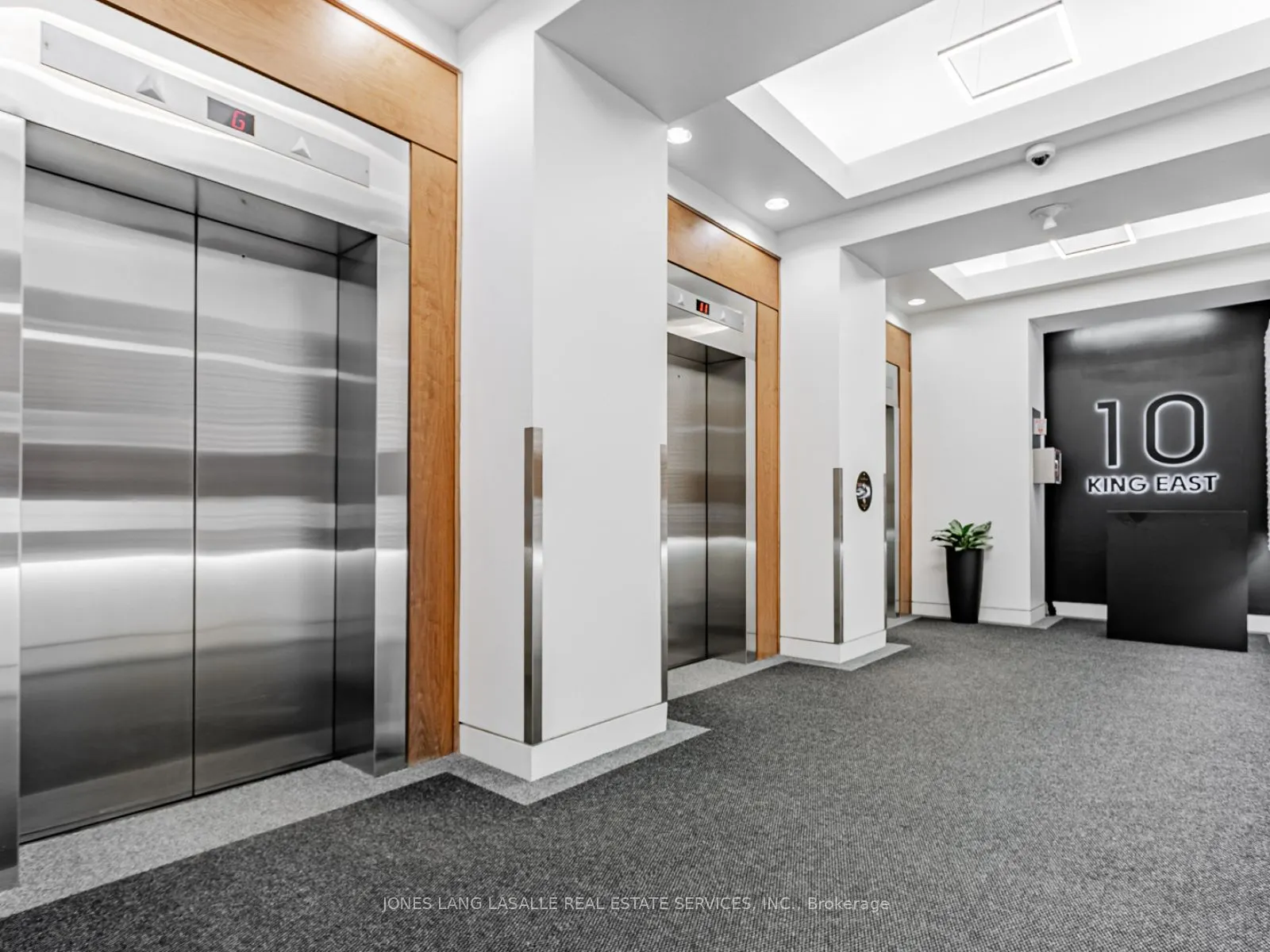 10 King Street E, #400
