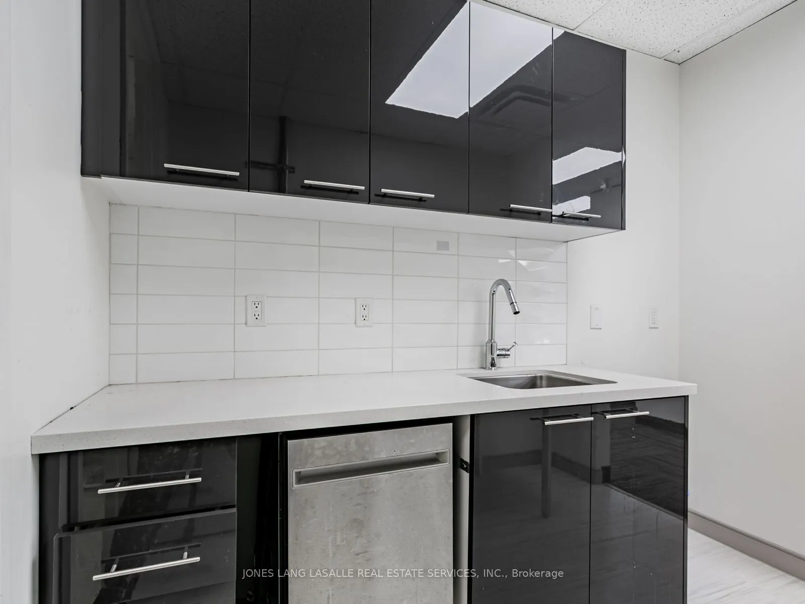 10 King Street E, #400