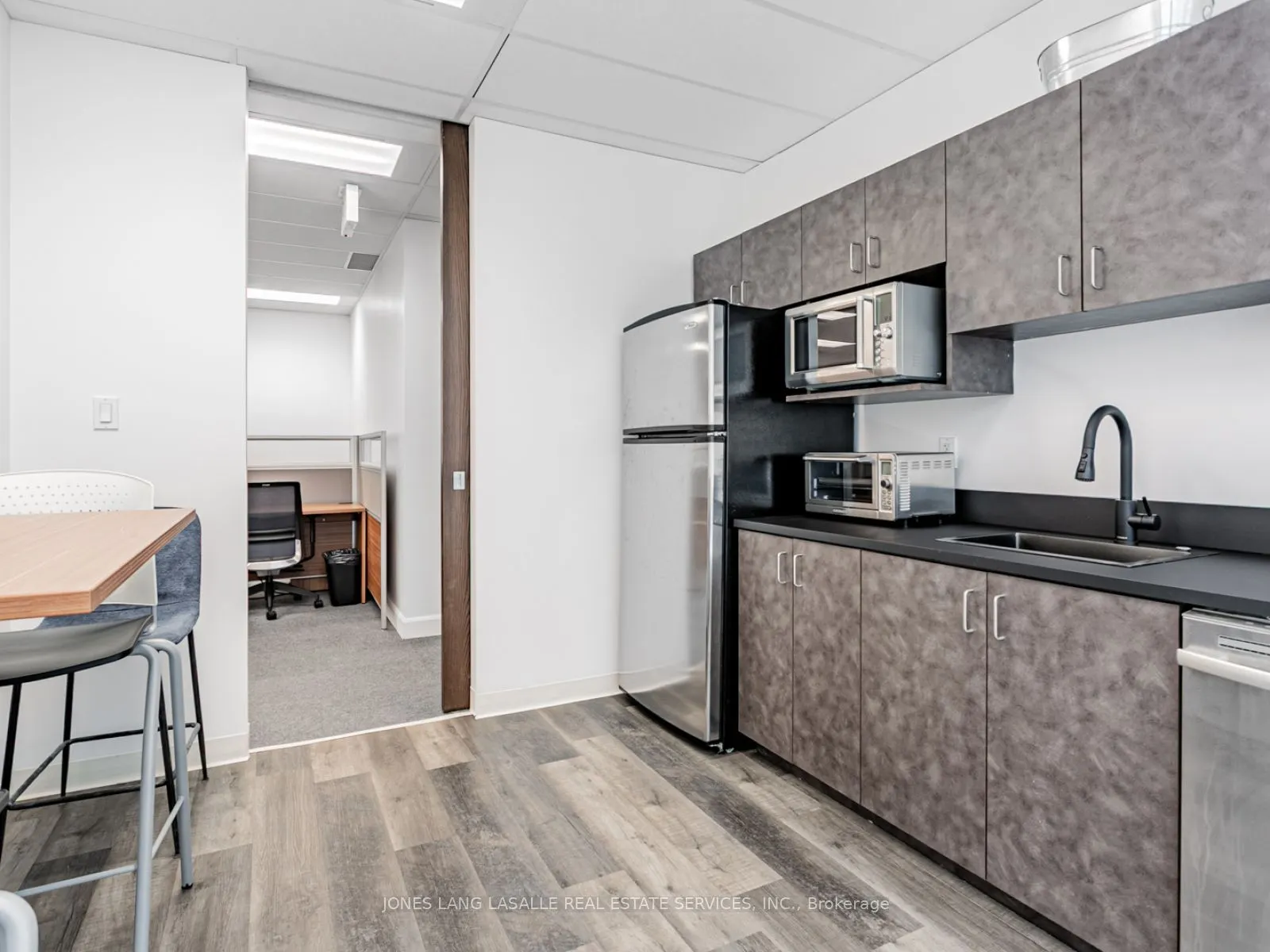 10 King Street E, #801