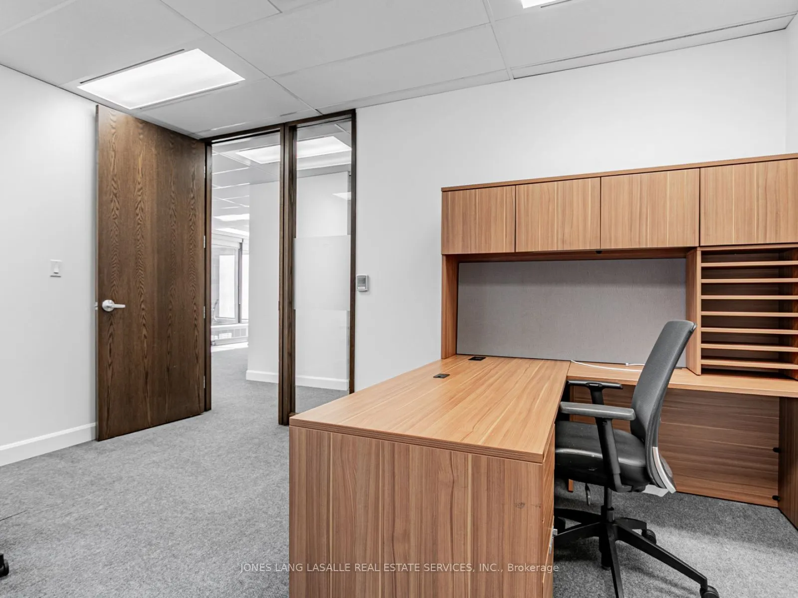 10 King Street E, #801