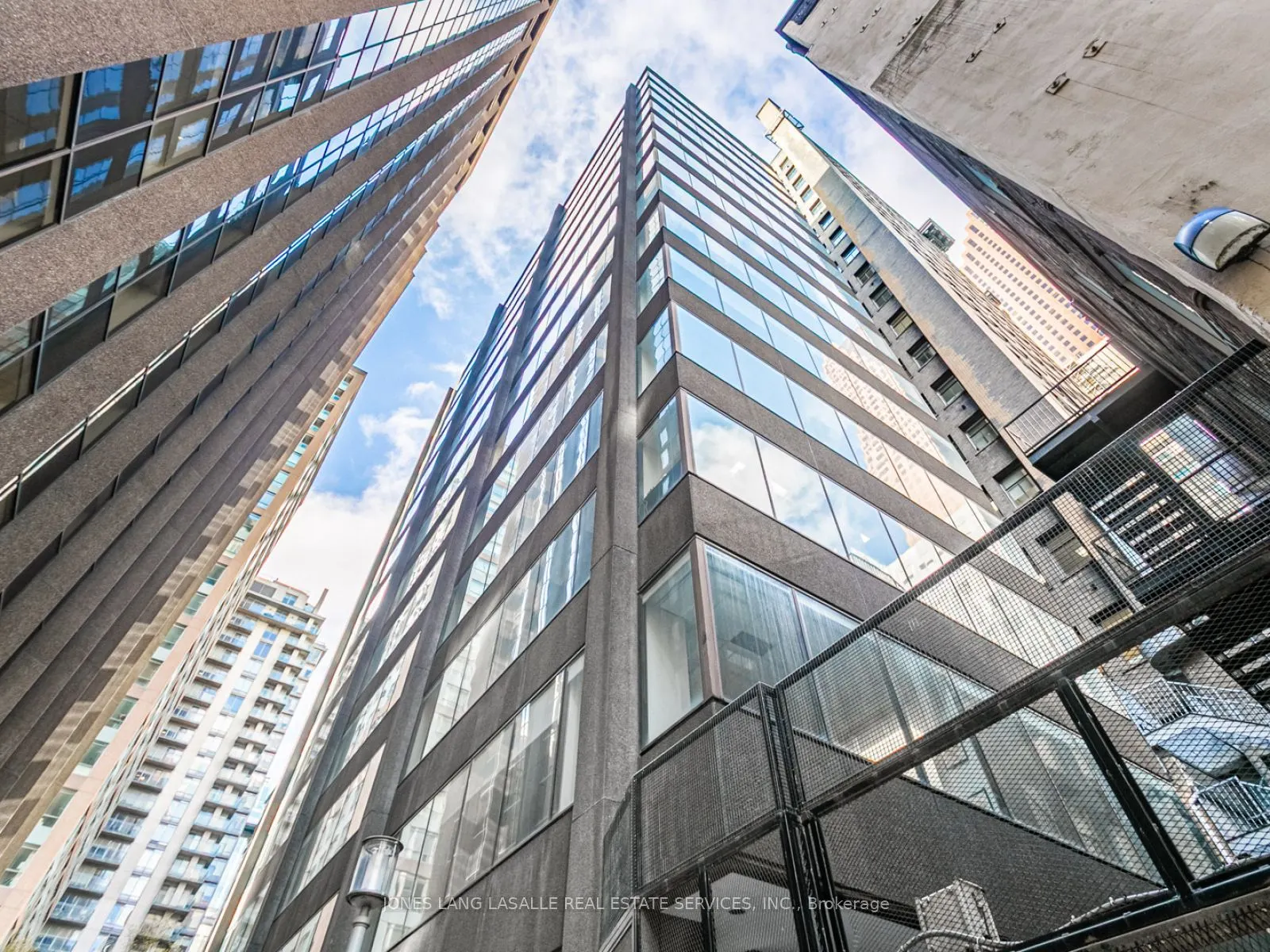 10 King Street E, #801