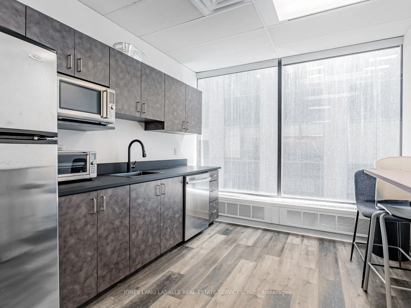 10 King Street E, #801