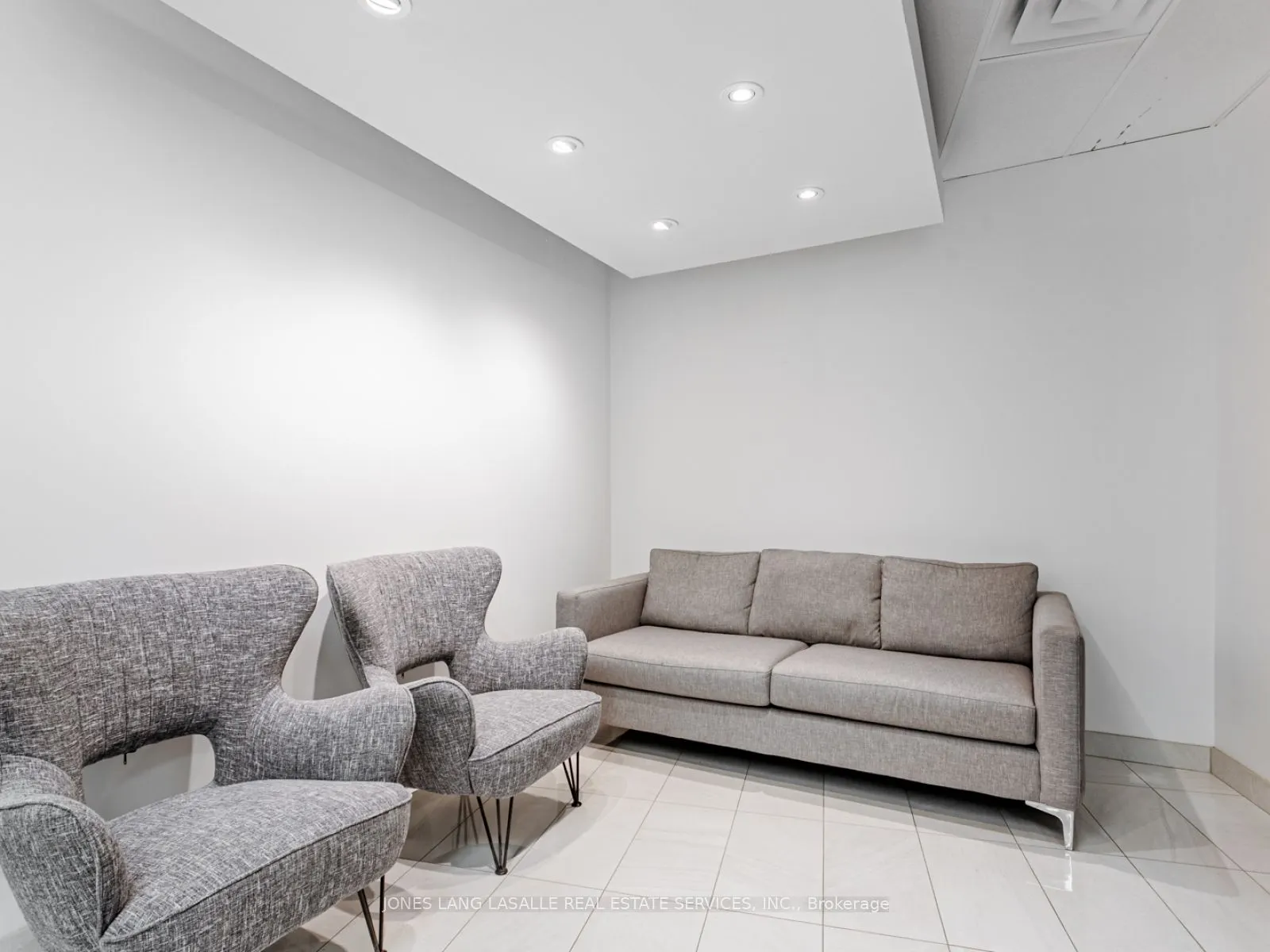 10 King Street E, #801