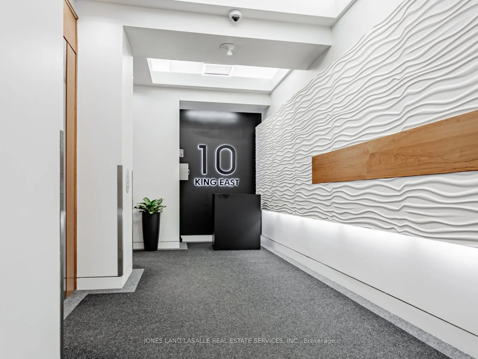 10 King Street E, #801