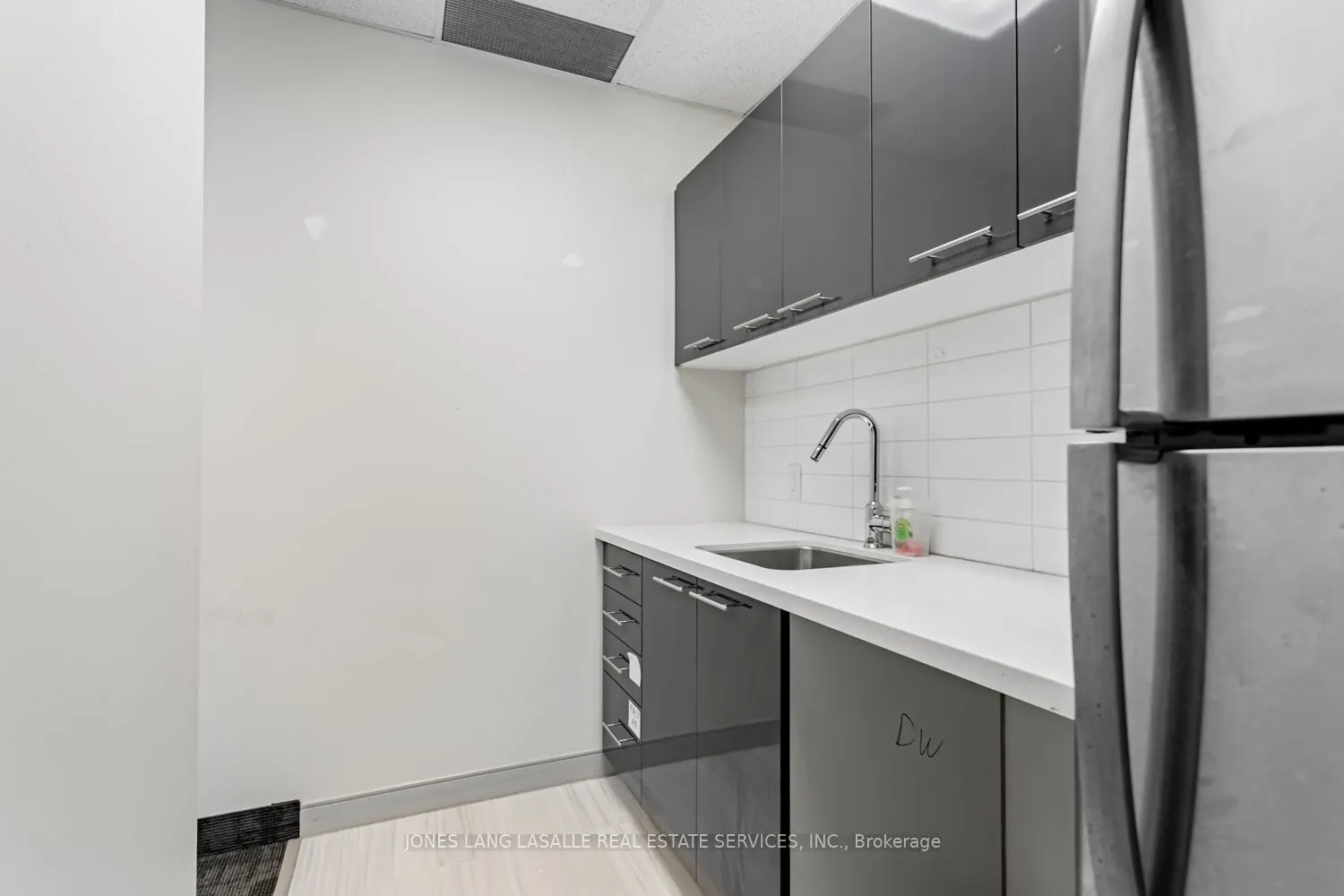 10 King Street E, #1250