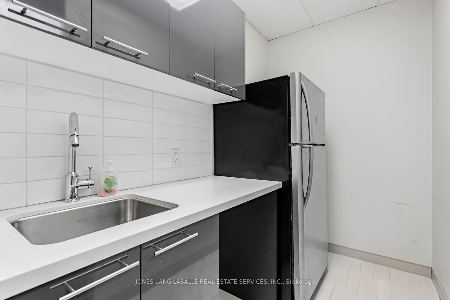 10 King Street E, #1250