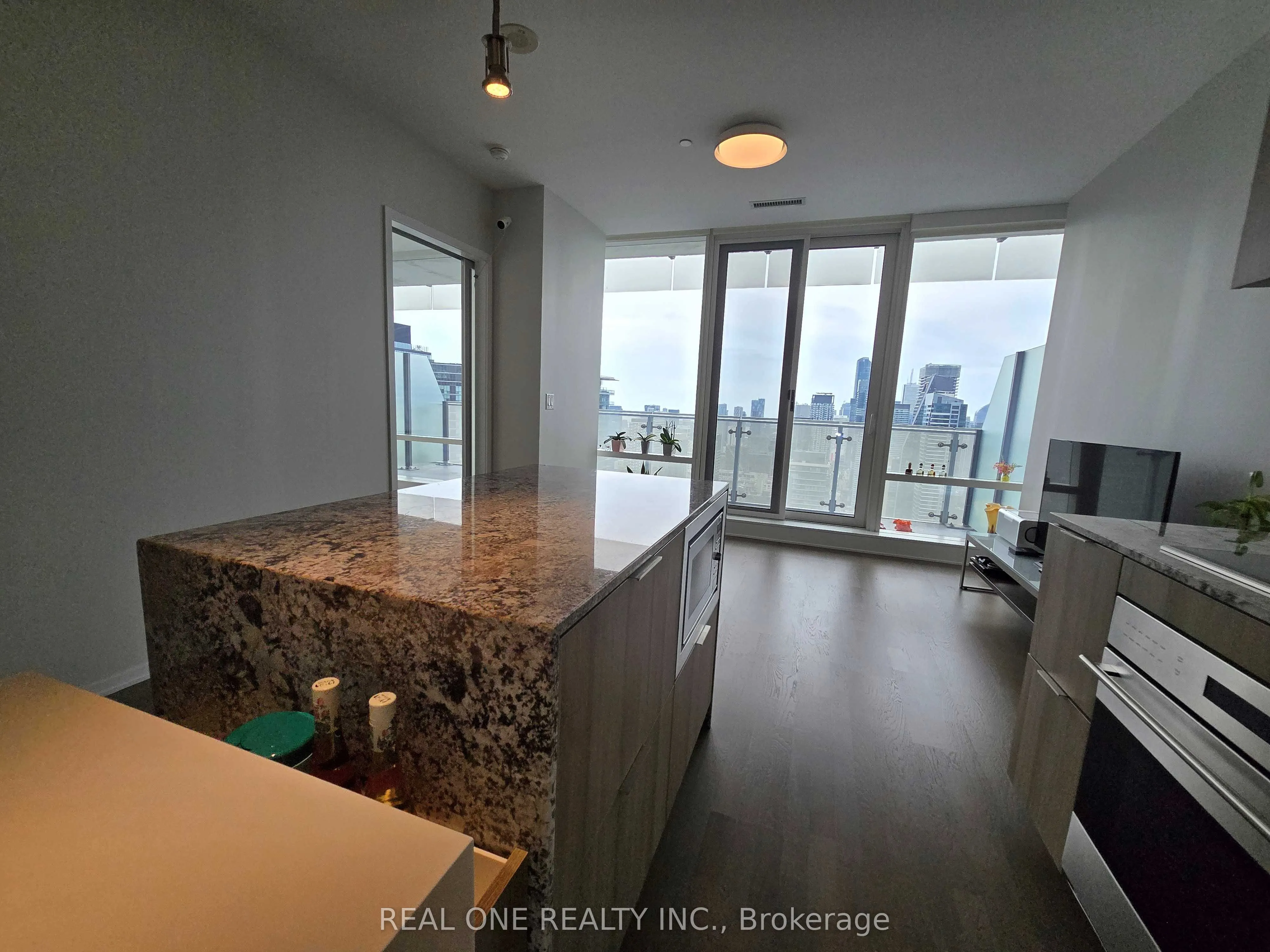 1 BLOOR Street E, #4205